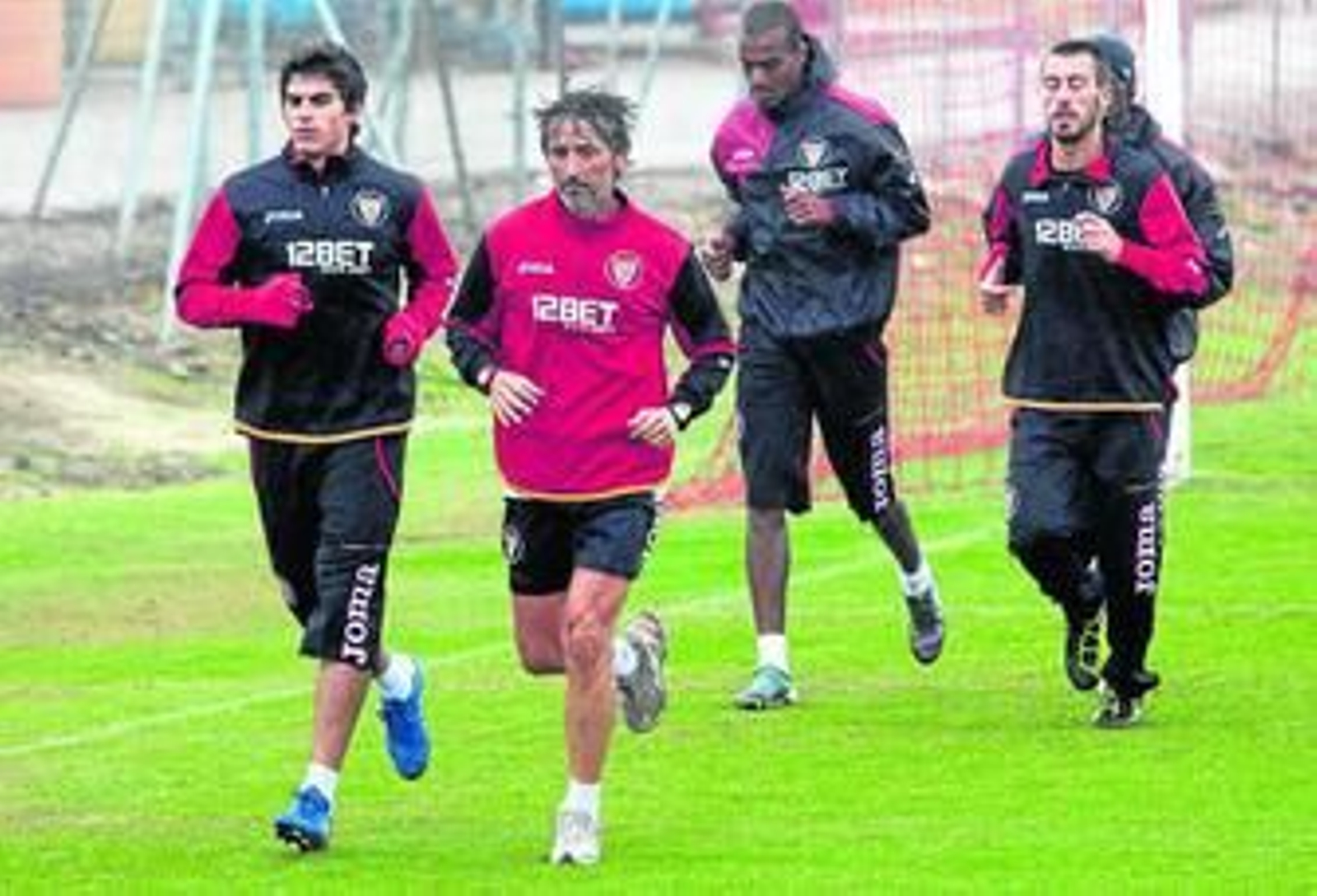 Perotti realiza carrera continua junto al preparador físico Nacho Oria, por delante de Konko y Luna.