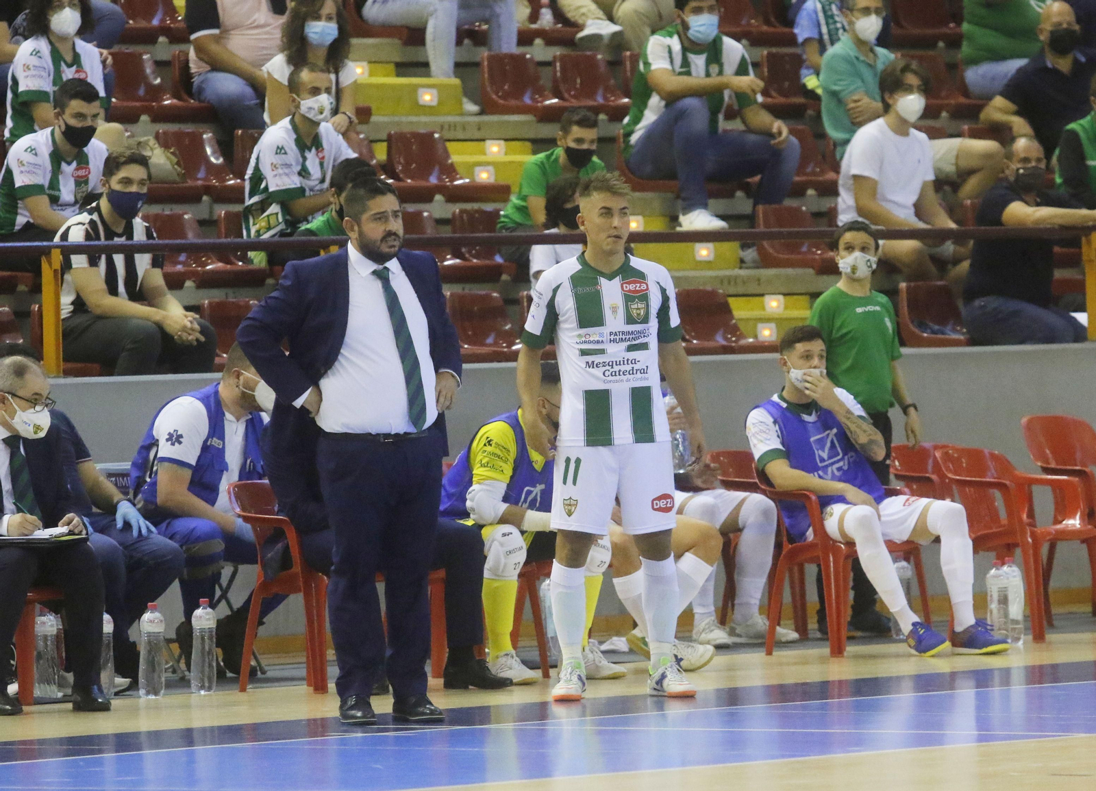 Las fotos del estreno liguero del Córdoba Futsal ante el Burela