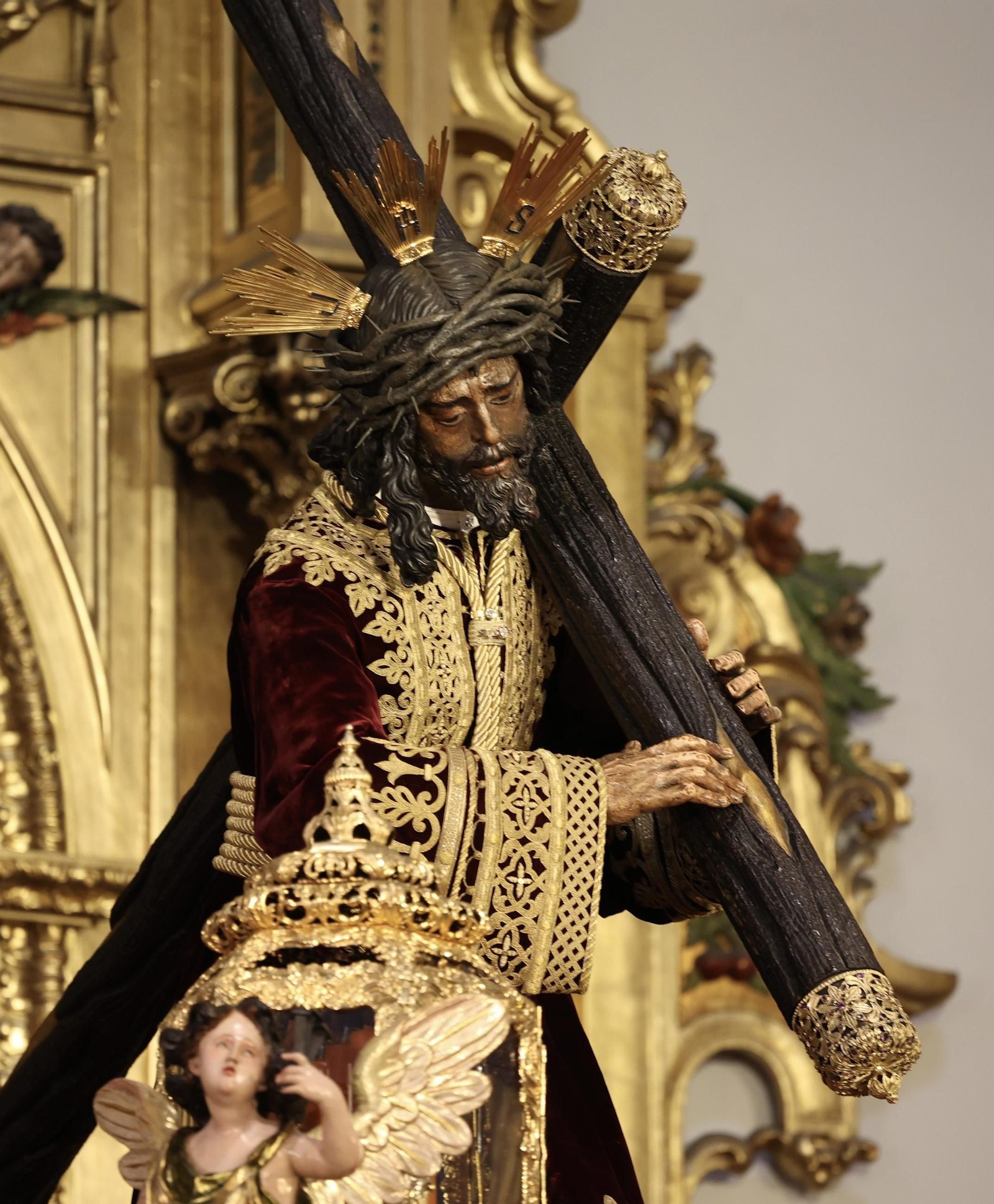 El Gran Poder ya está en su paso con la túnica persa