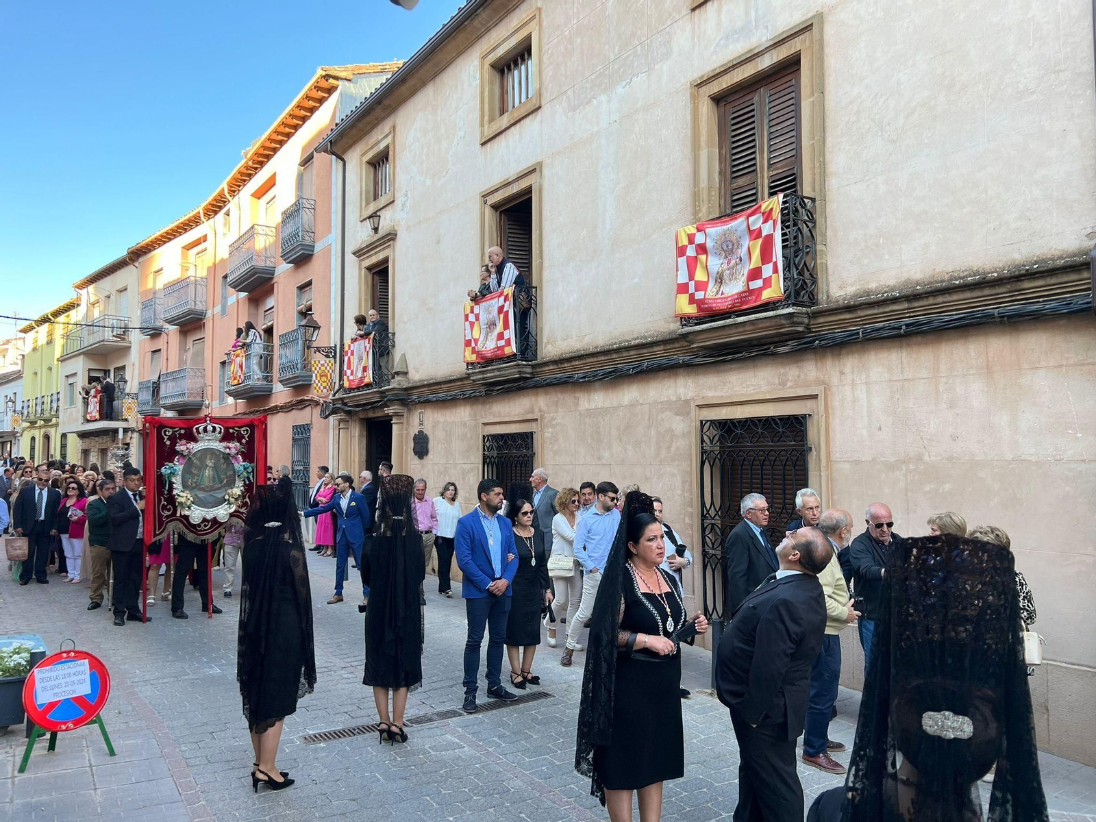 En imágenes: La patrona de Santisteban procesiona y renueva su mayordomía otro Pascuamayo