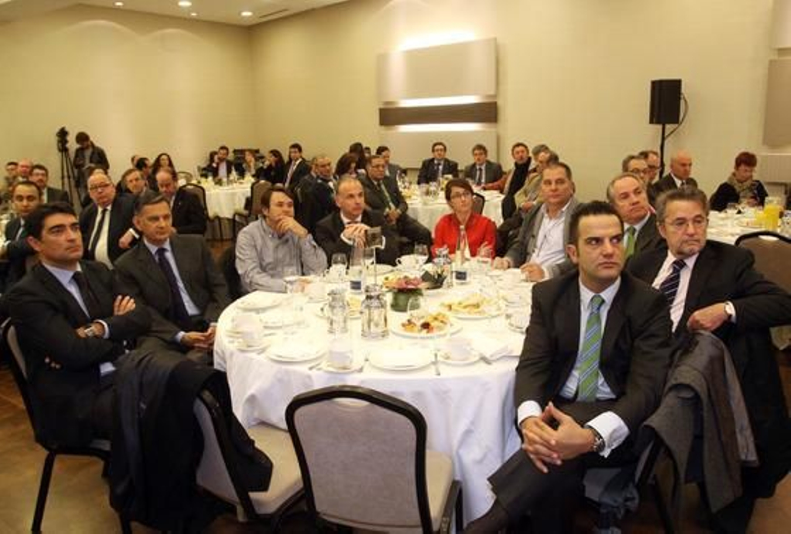 Javier Ferrer, generten del Thyssen, el director general de Prensa Malagueña, José Luis Romero; José M. Atencia; Eduardo Barrero; la directora de Comunicación de la Diputación, Marta Olea; Ramón Triviño, Gómez Angulo; el edil de Urbanismo, Diego Maldonado y Jorge González

Foto: Reportaje gr?co: Migue Fernandez y Sergio Camacho