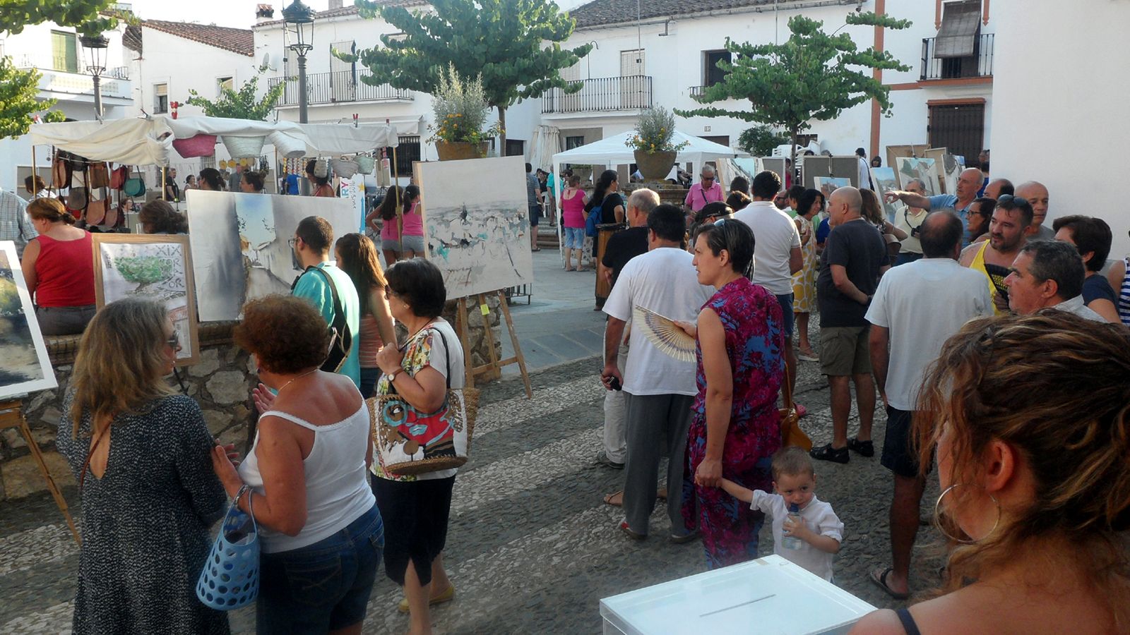 Ambiente del pueblo durante el certamen.