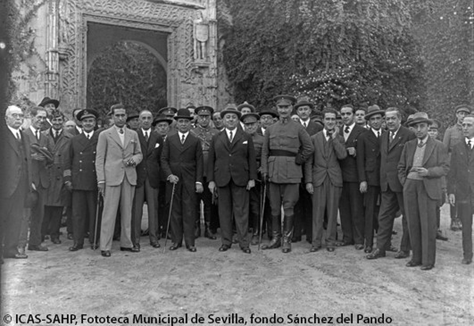 Paseo gráfico por la historia reciente del Alcázar de Sevilla