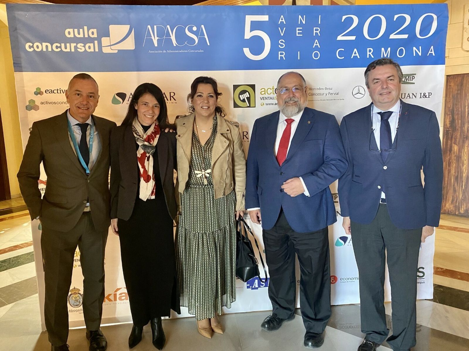 Josefina Oña Martín (centro) y Manuel Ángel Bracho a su izquierda.