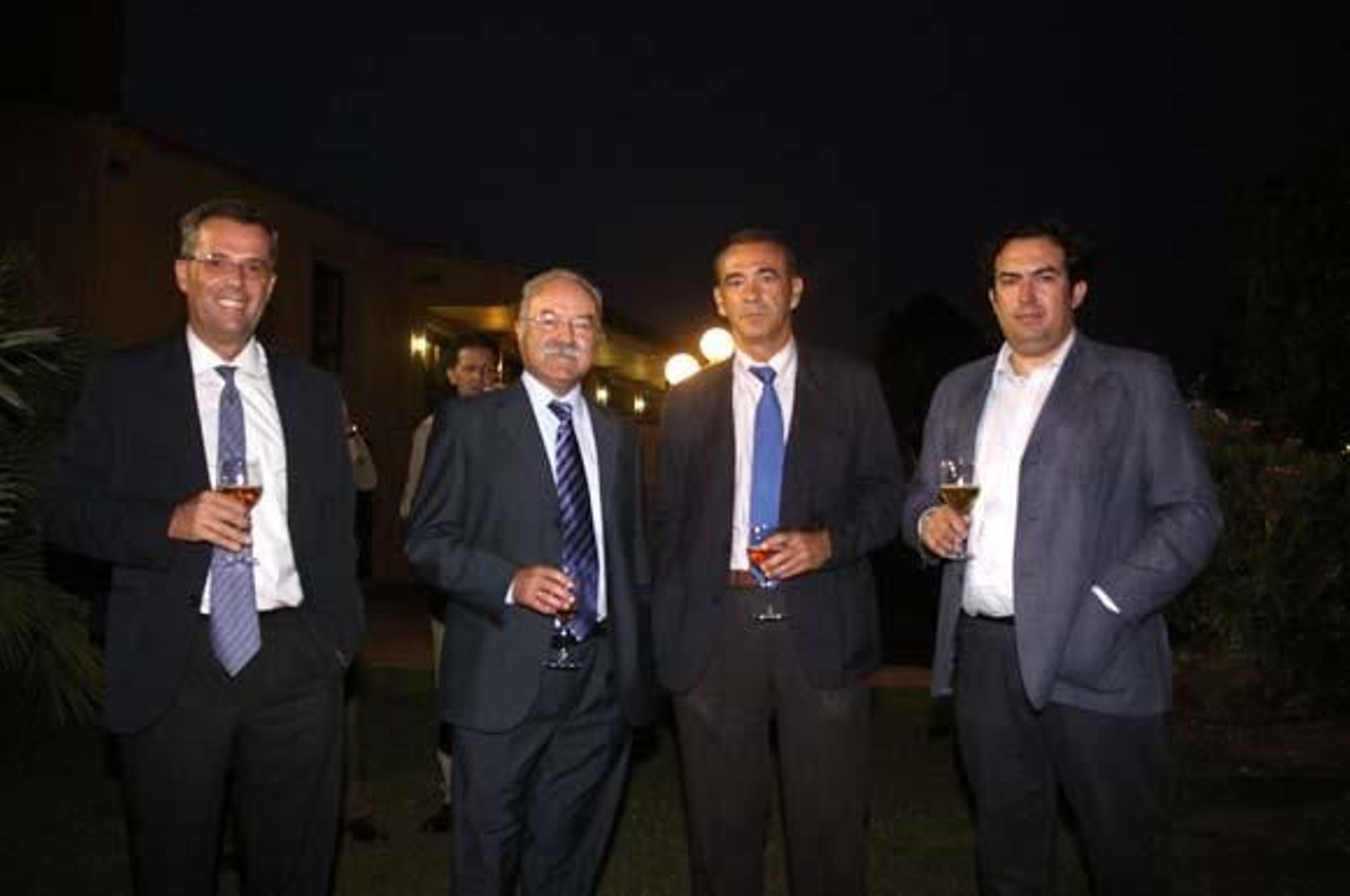 Manuel Morón, presidente de la APBA, acompañado de Luis Aznar y Jorge Mendiguchía, de Sando y Jacinto López.

Foto: Vanessa Perez