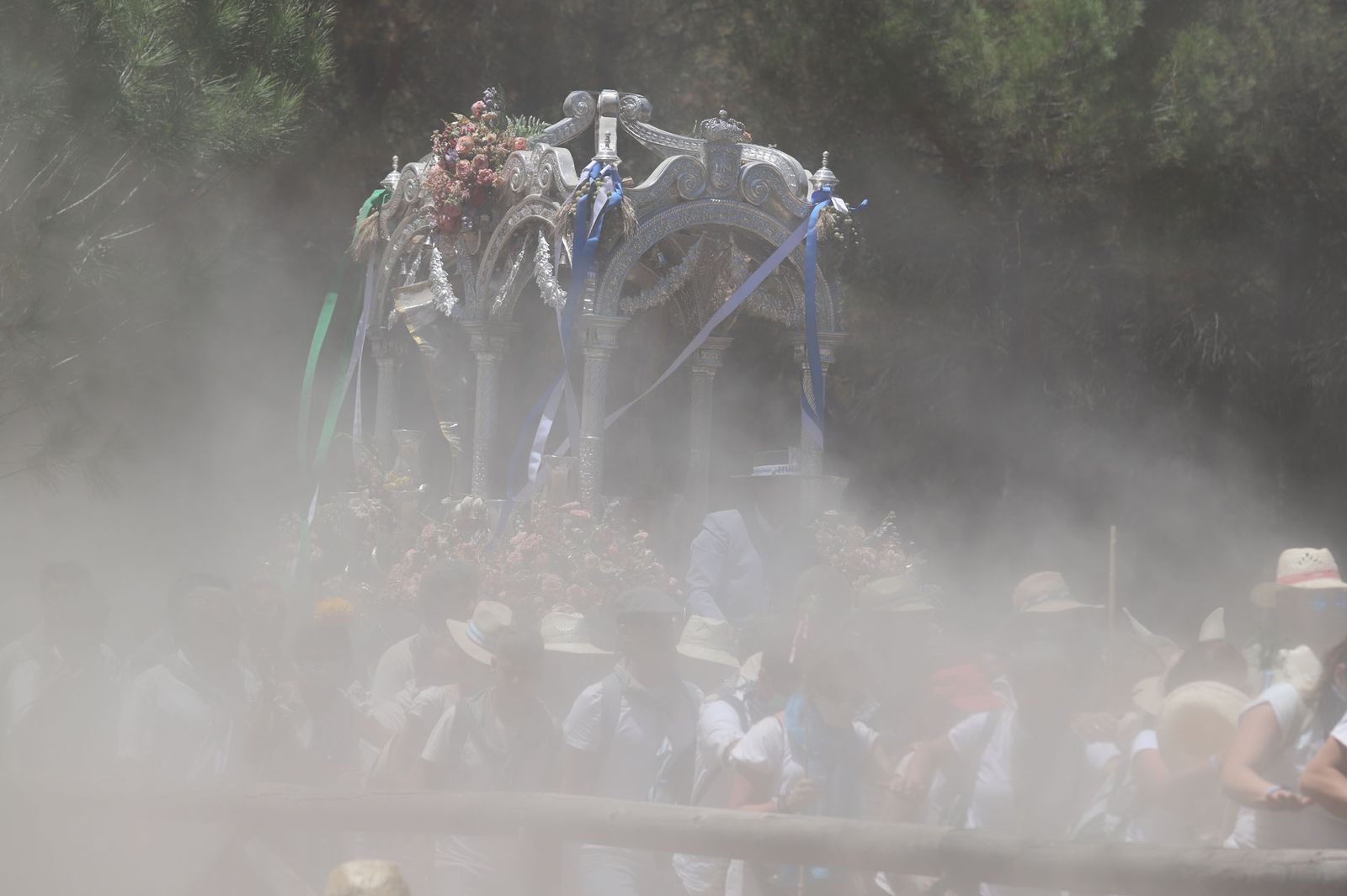 Imágenes de la Hermandad del Rocío de Huelva en el camino
