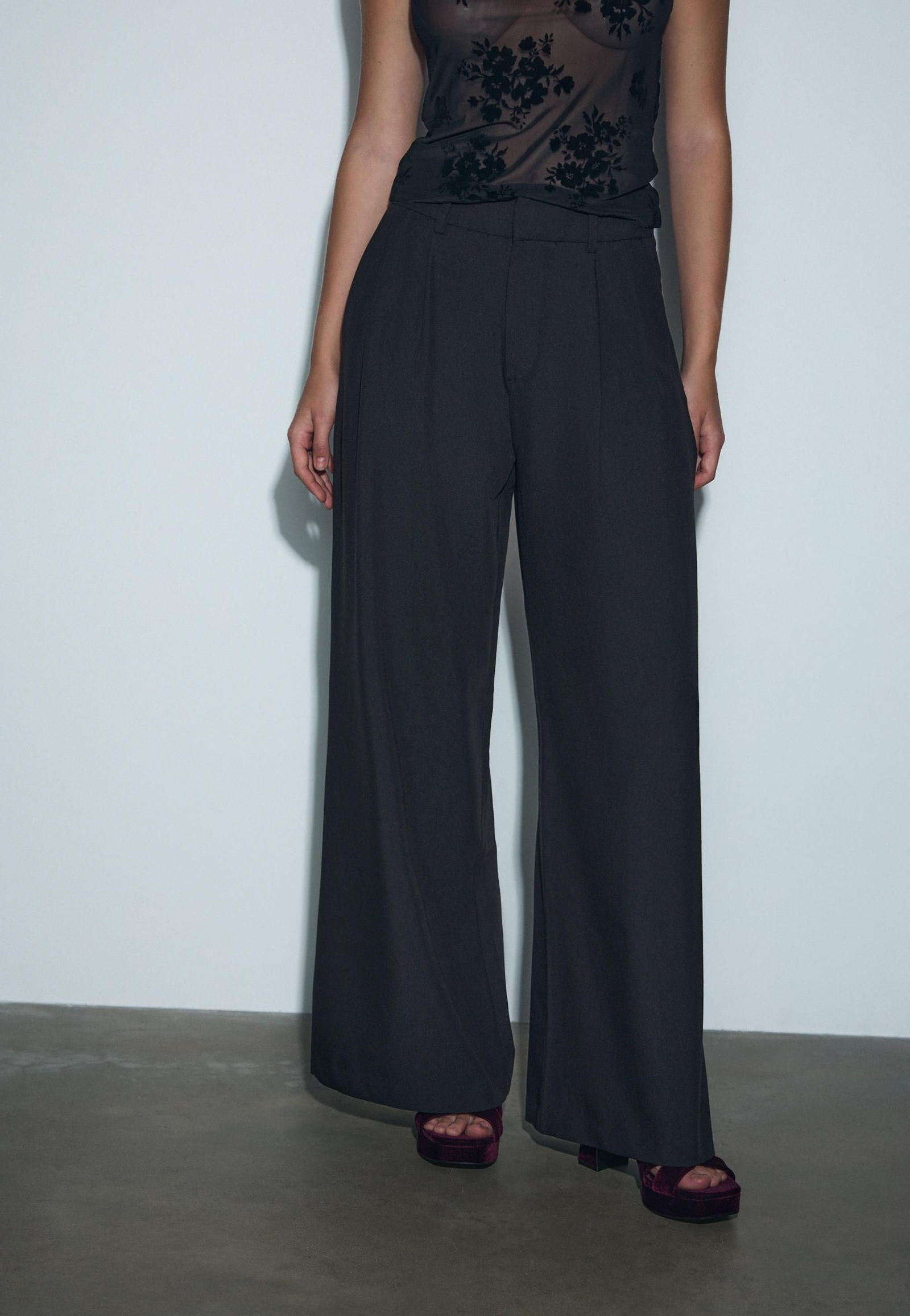 Pantalones de vestir de Stradivarius.