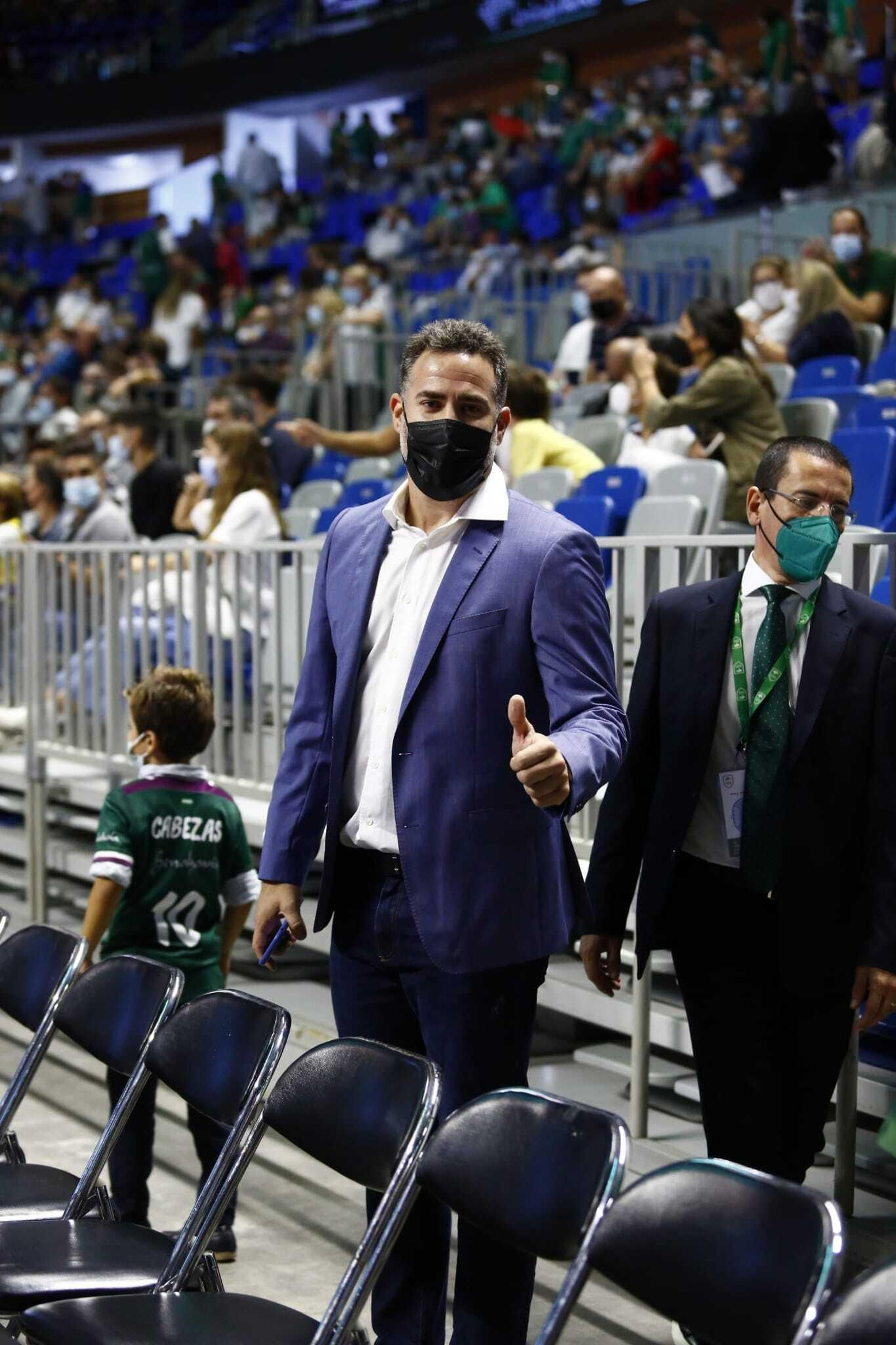 La retirada de la camiseta de Carlos Cabezas, en fotos