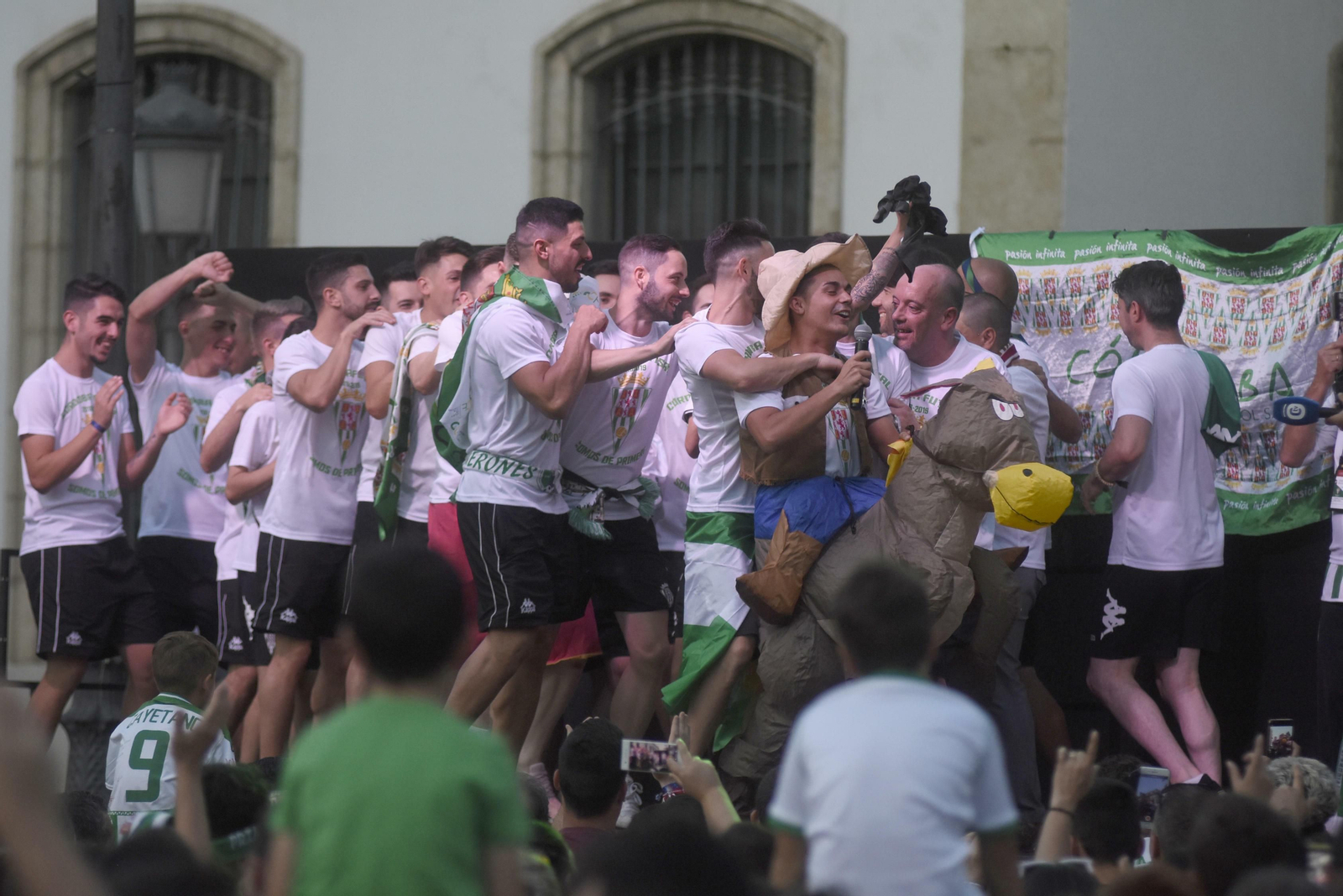 Las fotos de la fiesta del ascenso del Córdoba CF Futsal en las Tendillas.