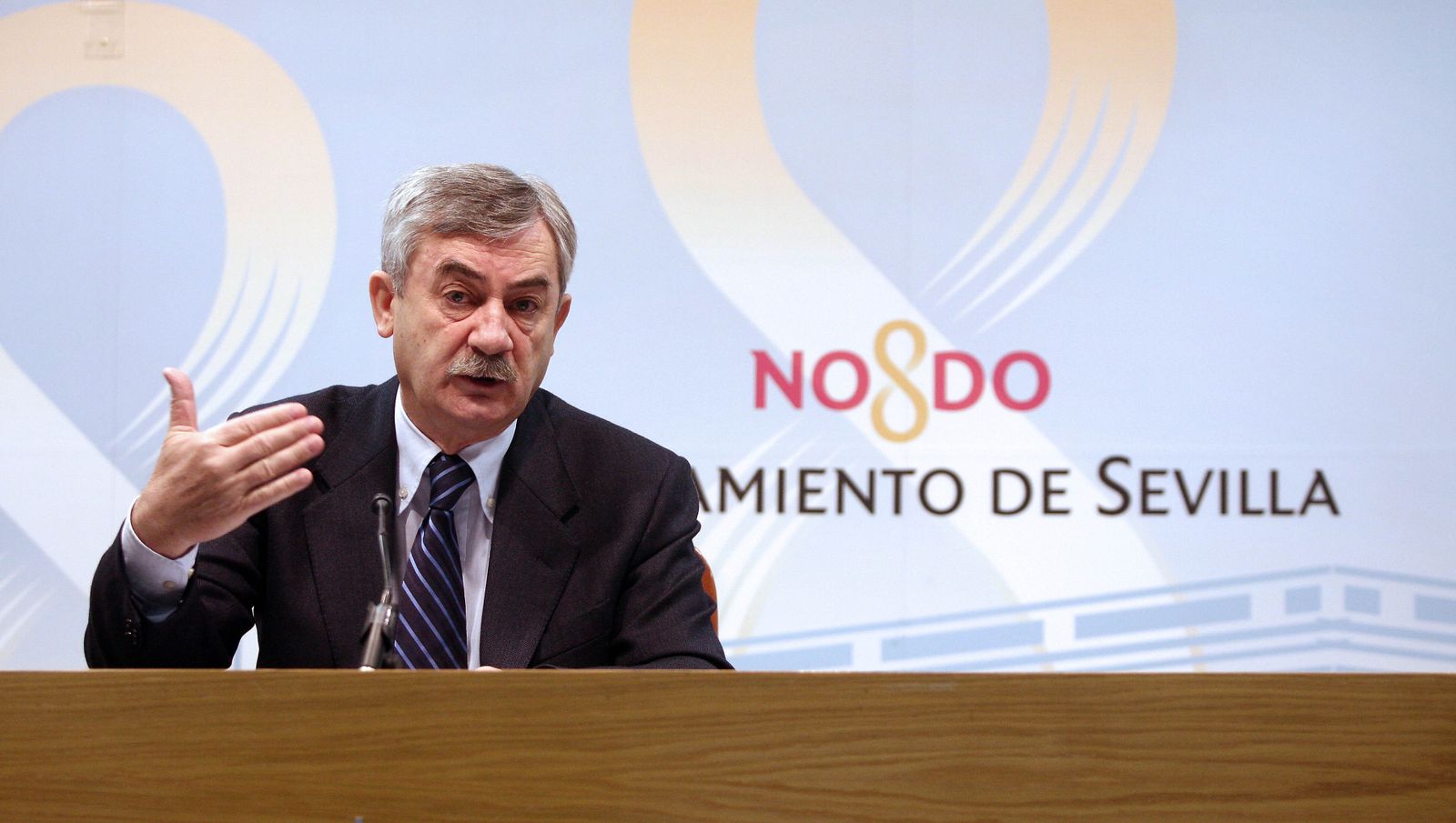 Demetrio Cabello, en una rueda de prensa en su etapa como concejal.