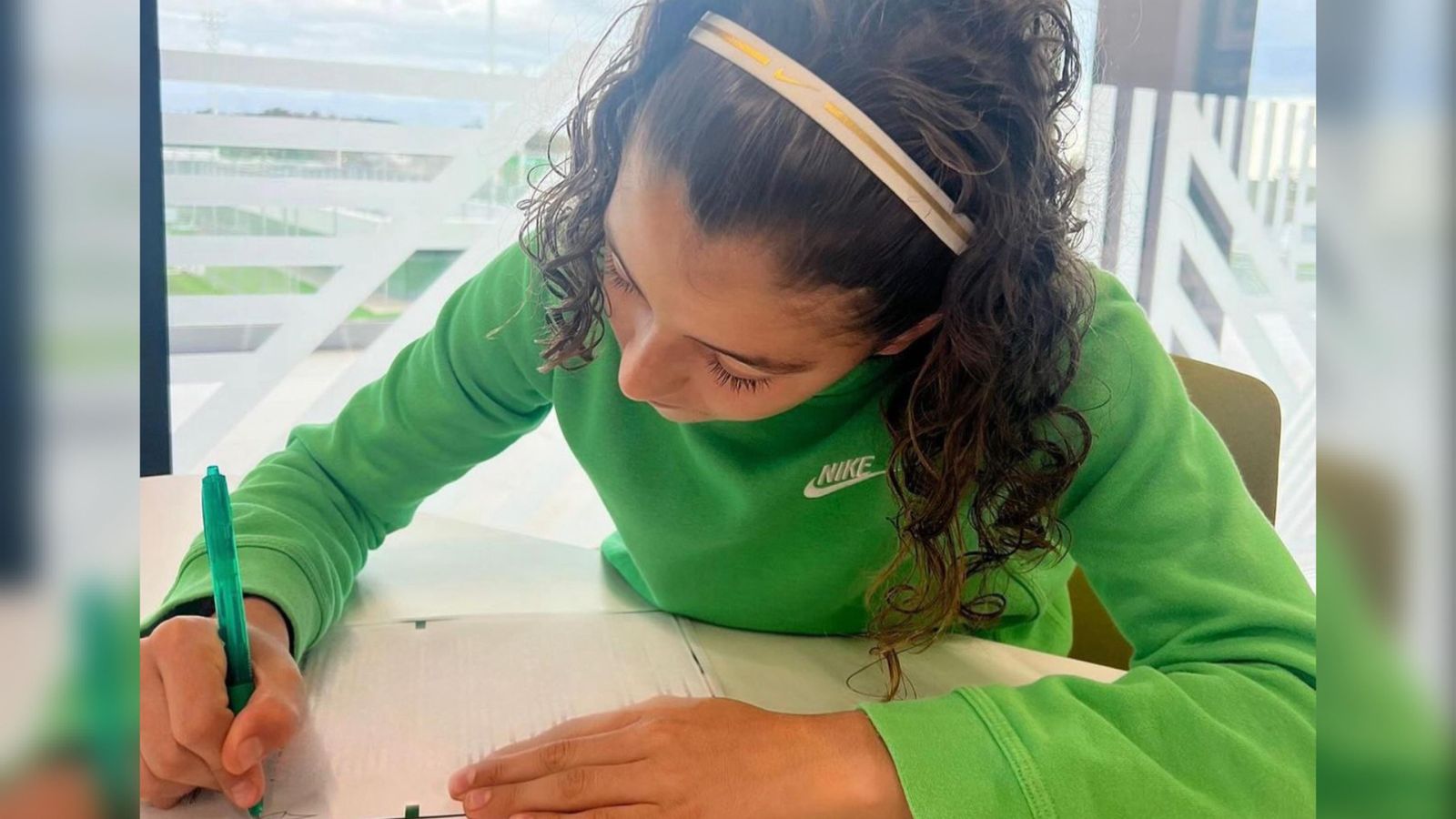 Tiago Polo firma su renovación con el Betis