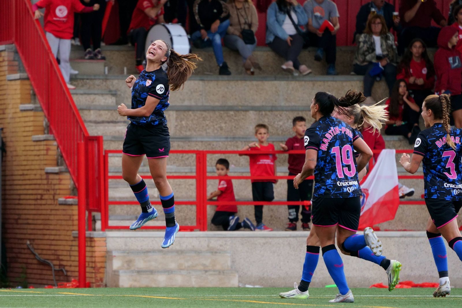 Inma Gabarro celebra el gol de la victoria sevillista.