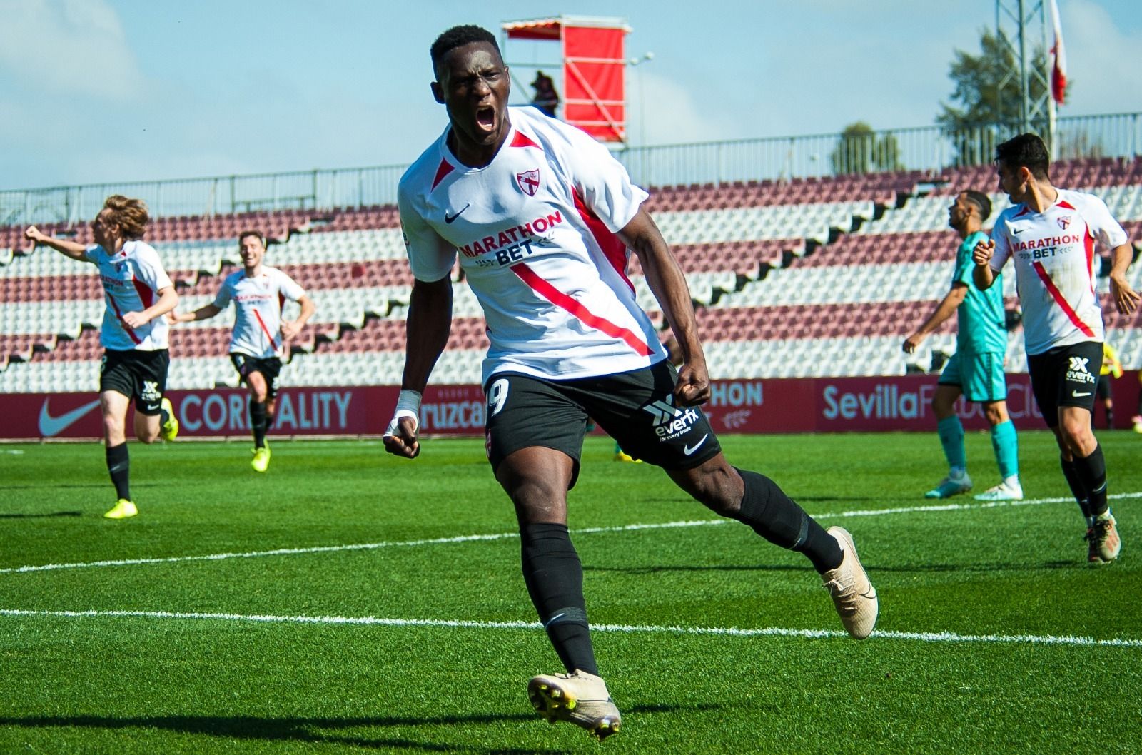 Diabaté celebra el gol que le marcó al Algeciras el pasado curso.