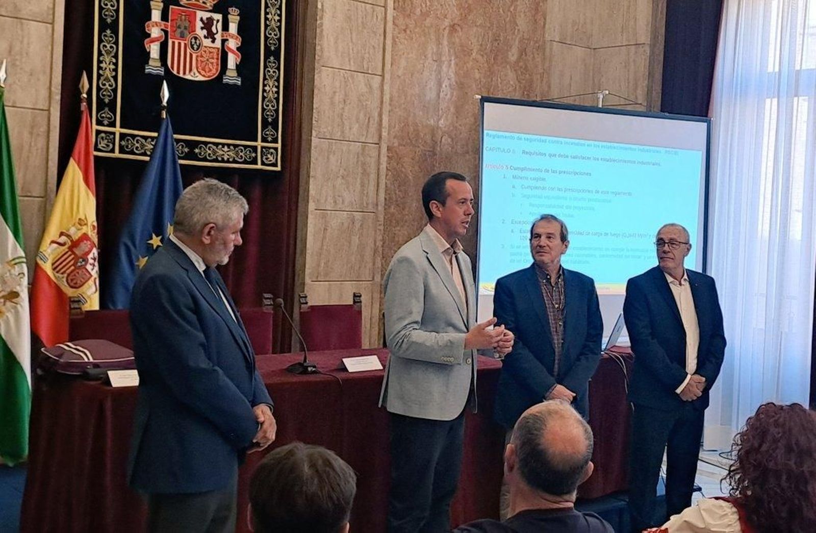 El subdelegado del Gobierno en el curso de Protección Civil.