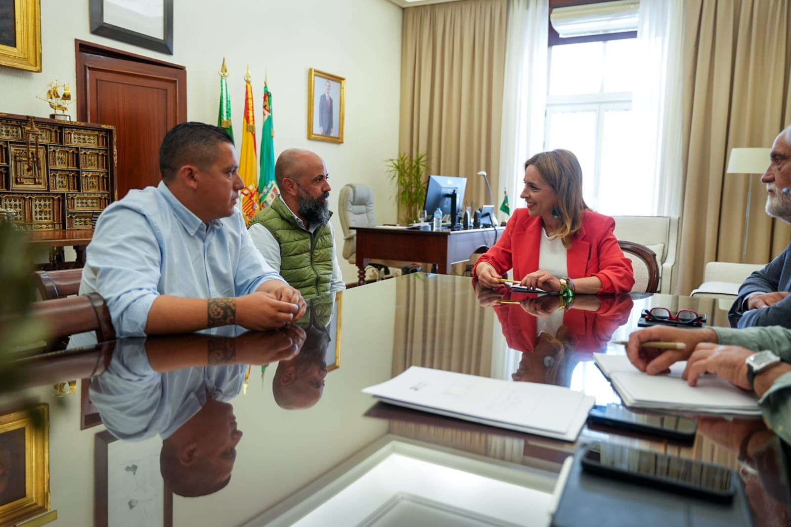 Juan Luis Gil y Jorge Garrido, con Almudena Martínez.