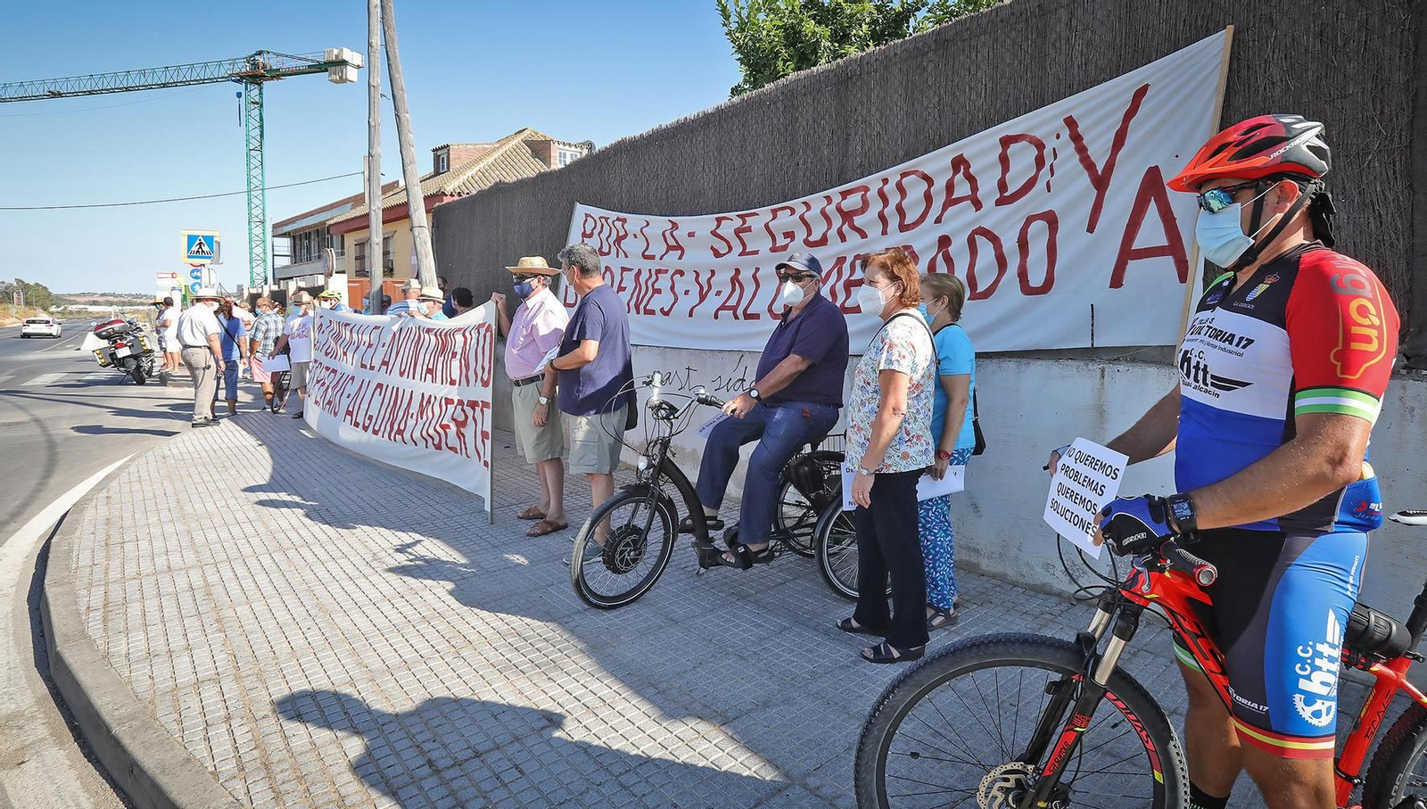 Concentración en el Pimiento para exigir más seguridad en la A-2003