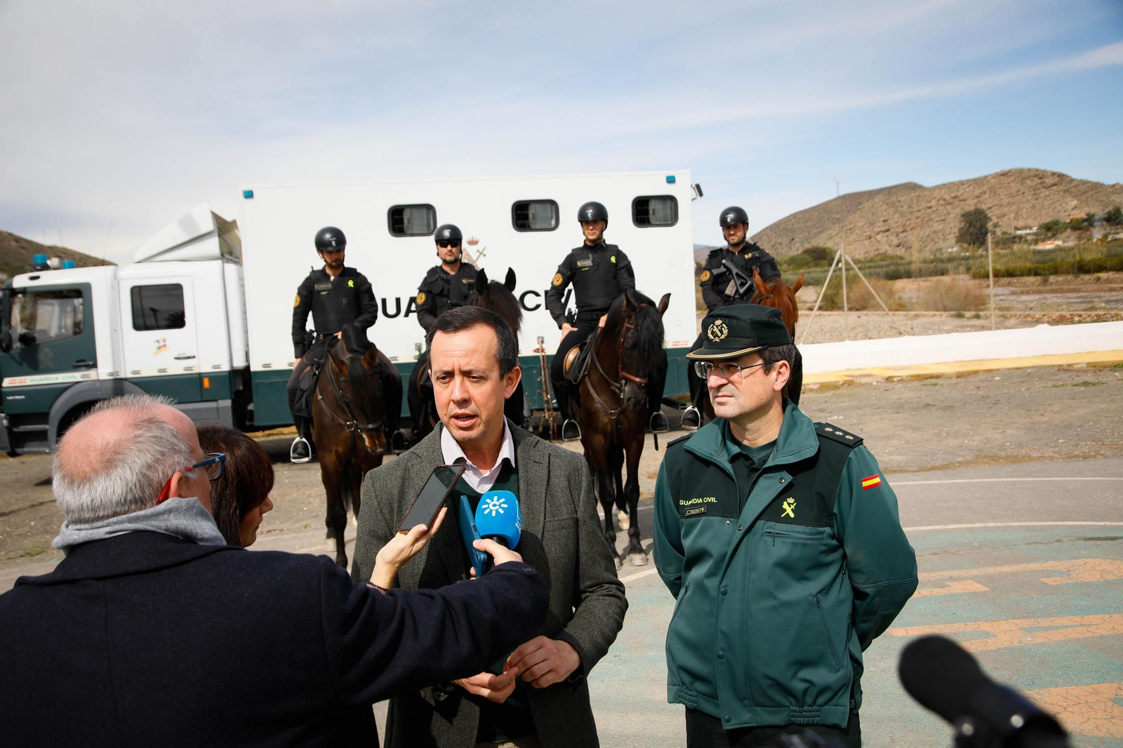 Imágenes del Escuadrón de Caballería de la Guardia Civil en Gádor.