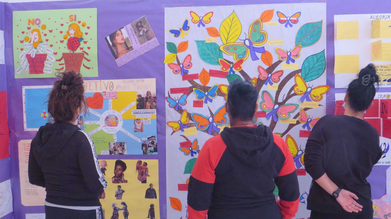 Imágenes contra la violencia de género entre los muros de la prisión de Almería