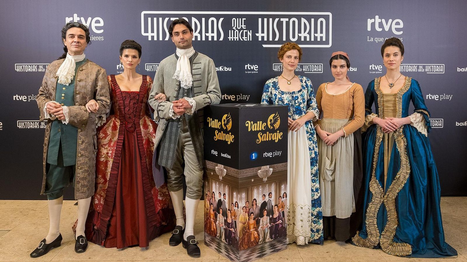 Los actores protagoistas de 'Valle salvaje' en la presentación de la nueva temporada
