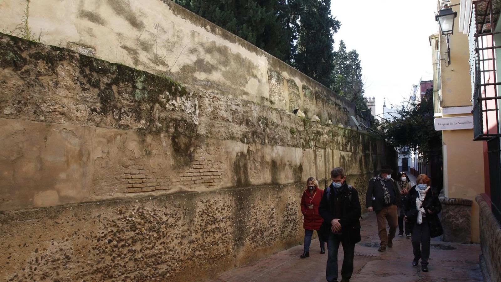 La Muralla del Agua del Barrio de Santa Cruz, durante el día