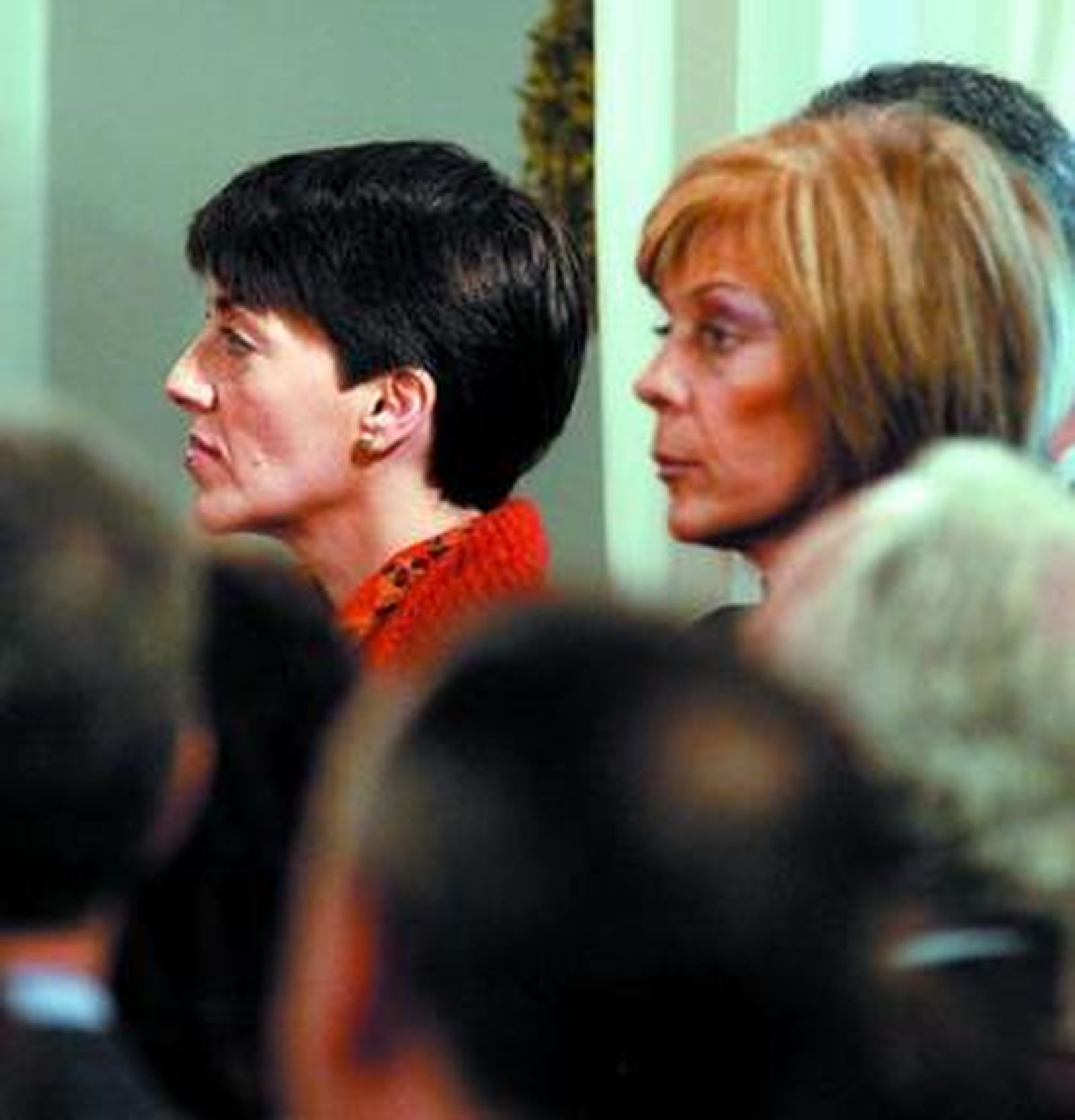 Evangelina Naranjo, consejera de Justicia, y su antecesora, María J. López.