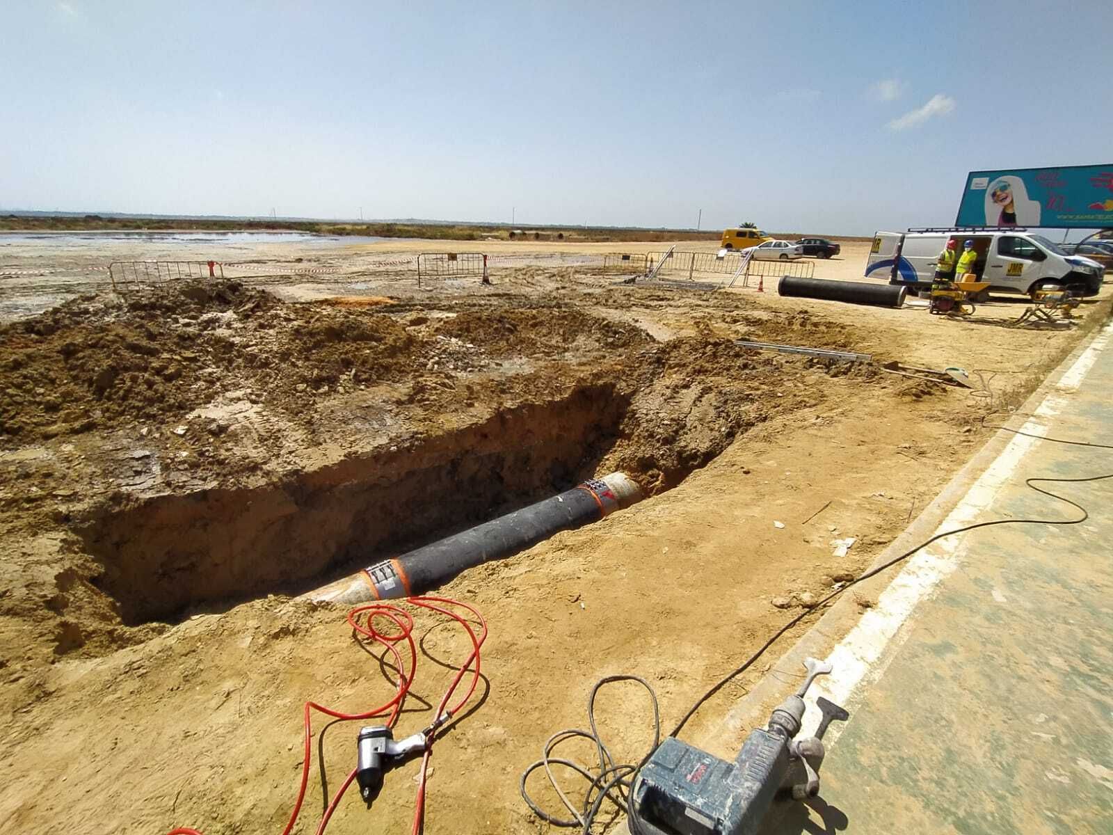 Trabajos para la reparación de la tubería en la Ronda del Estero.
