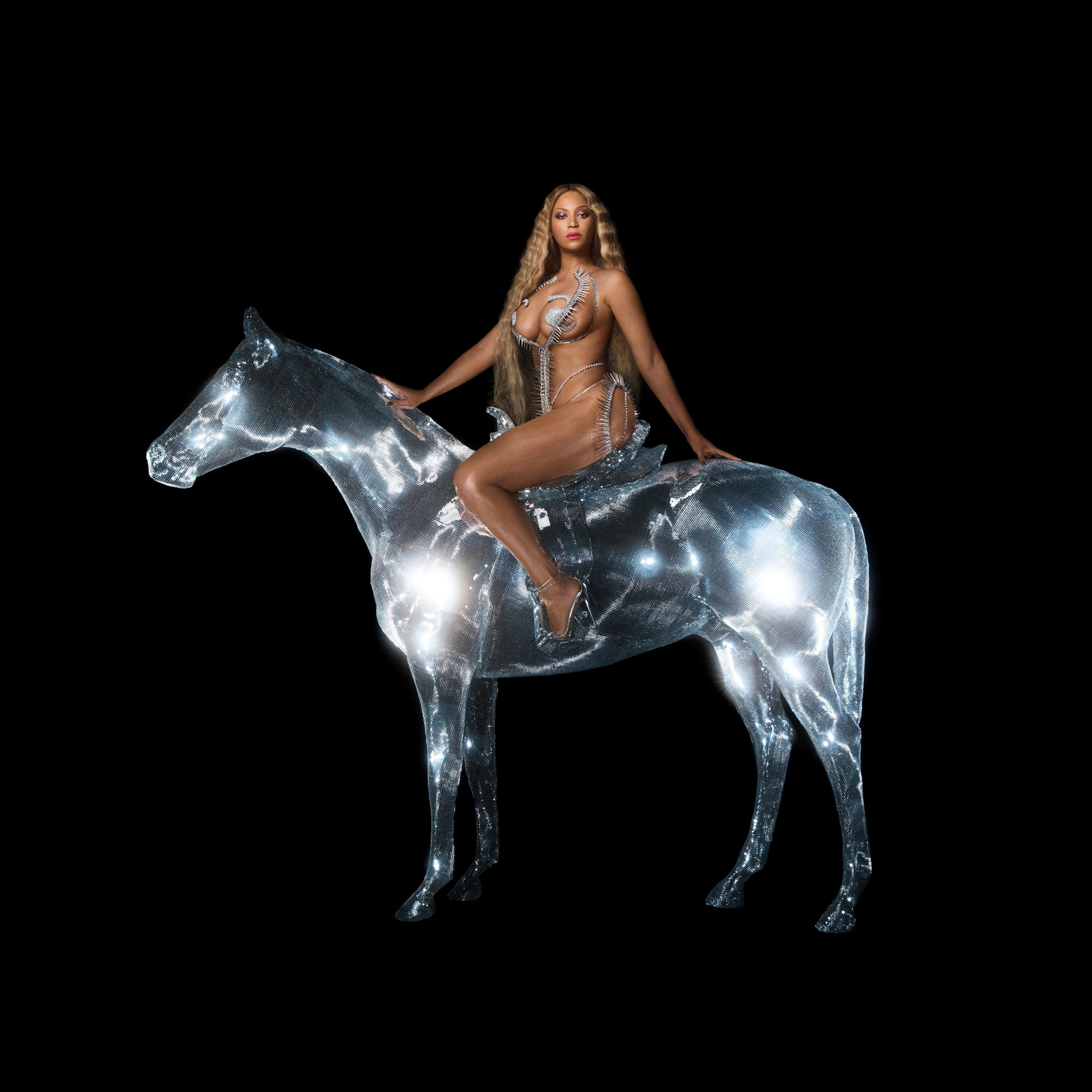 Beyoncé montada sobre un caballo