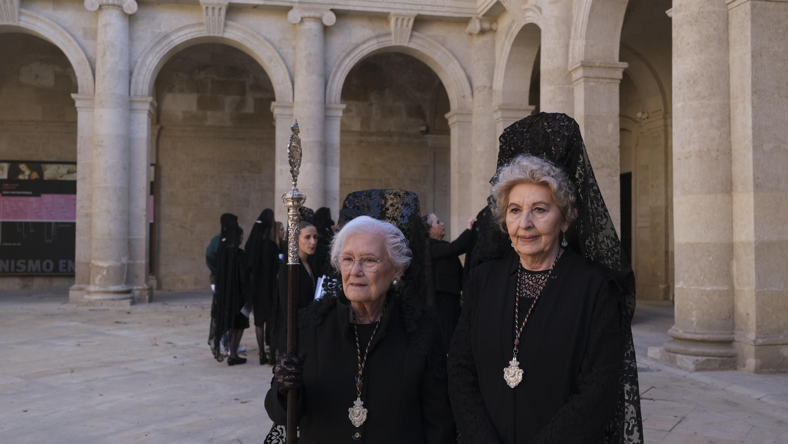 Estudiantes en la Semana Santa de Almería 2025