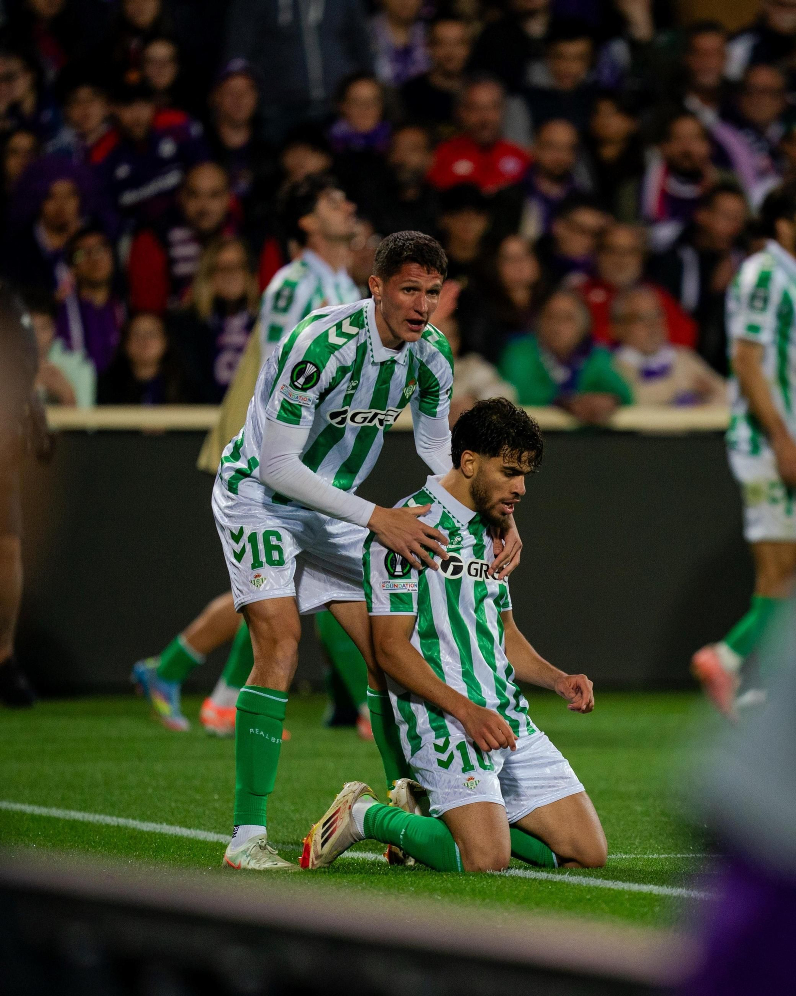 Las fotos del Fiorentina-Betis de la Conference League