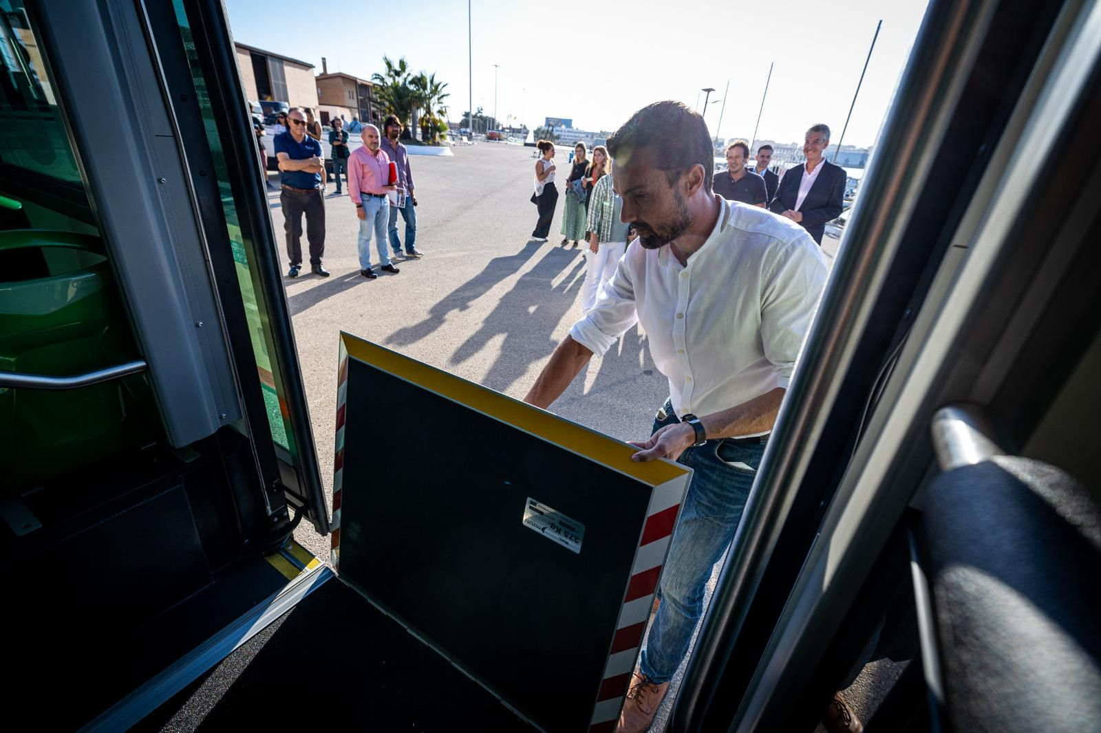 Presentación de los nuevos autobuses urbanos híbridos para Cádiz