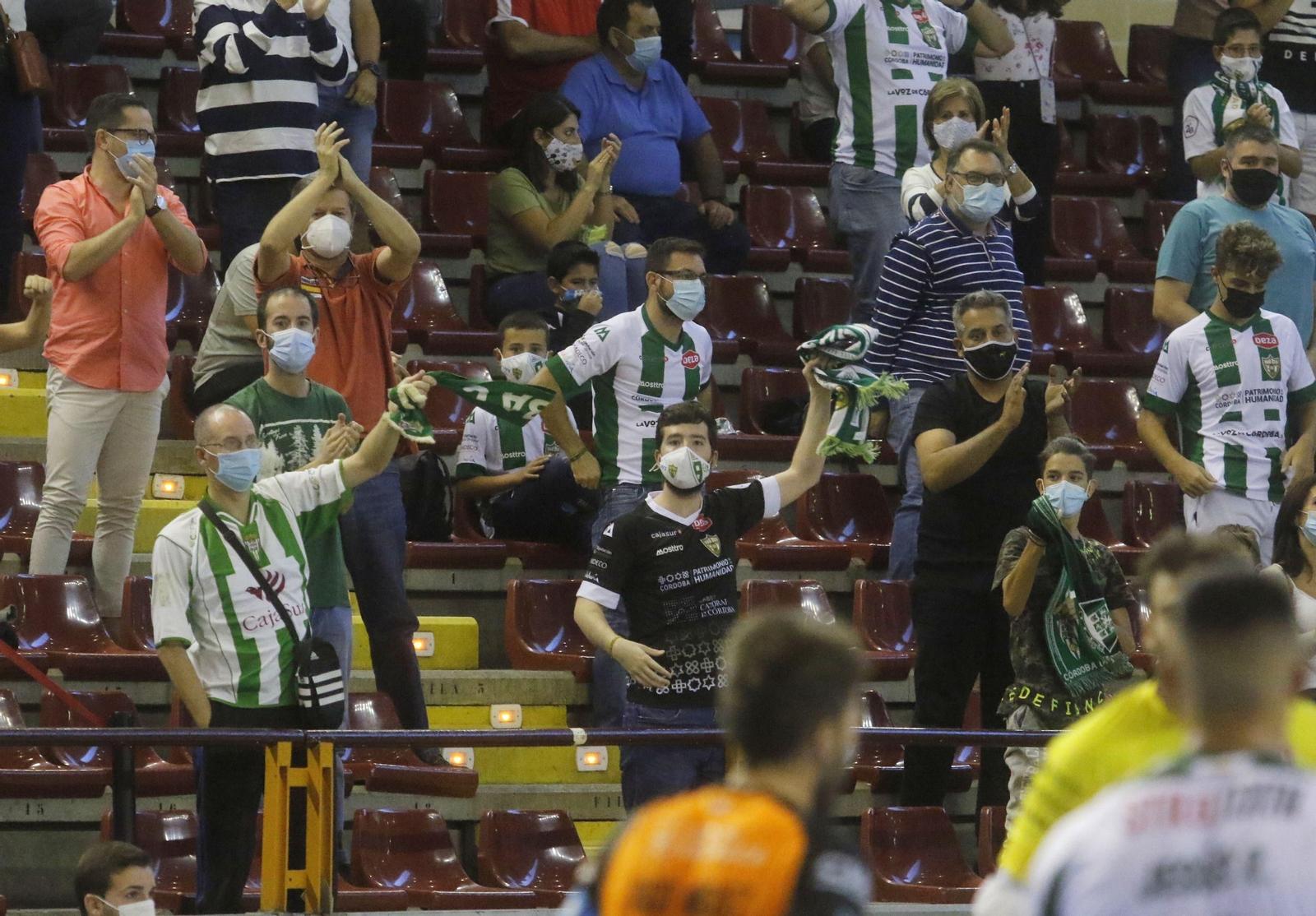 Las fotos del estreno liguero del Córdoba Futsal ante el Burela