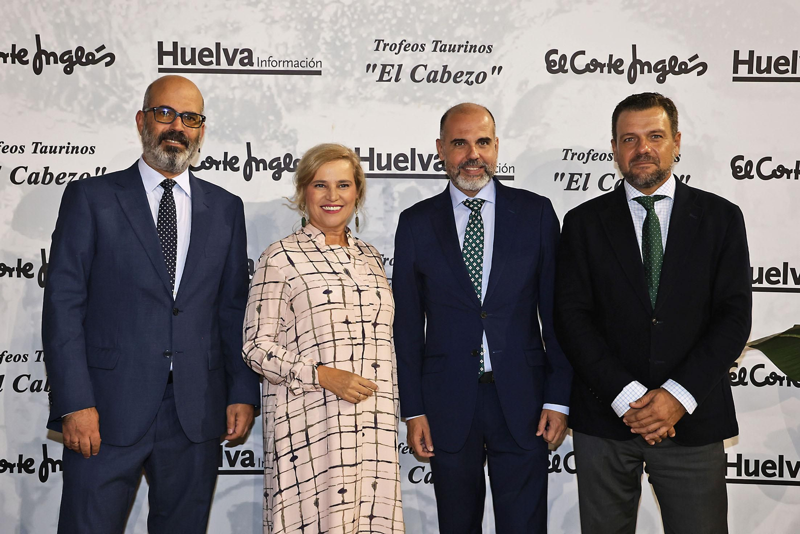 Imágenes del ambiente en la entrega de la XXXII edición de los premios taurinos "El Cabezo"