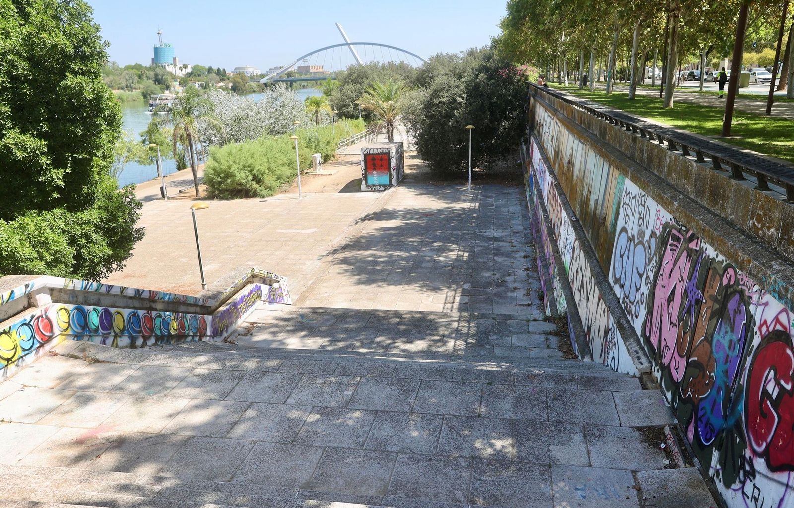 Escaleras de acceso desde la calle Torneo.