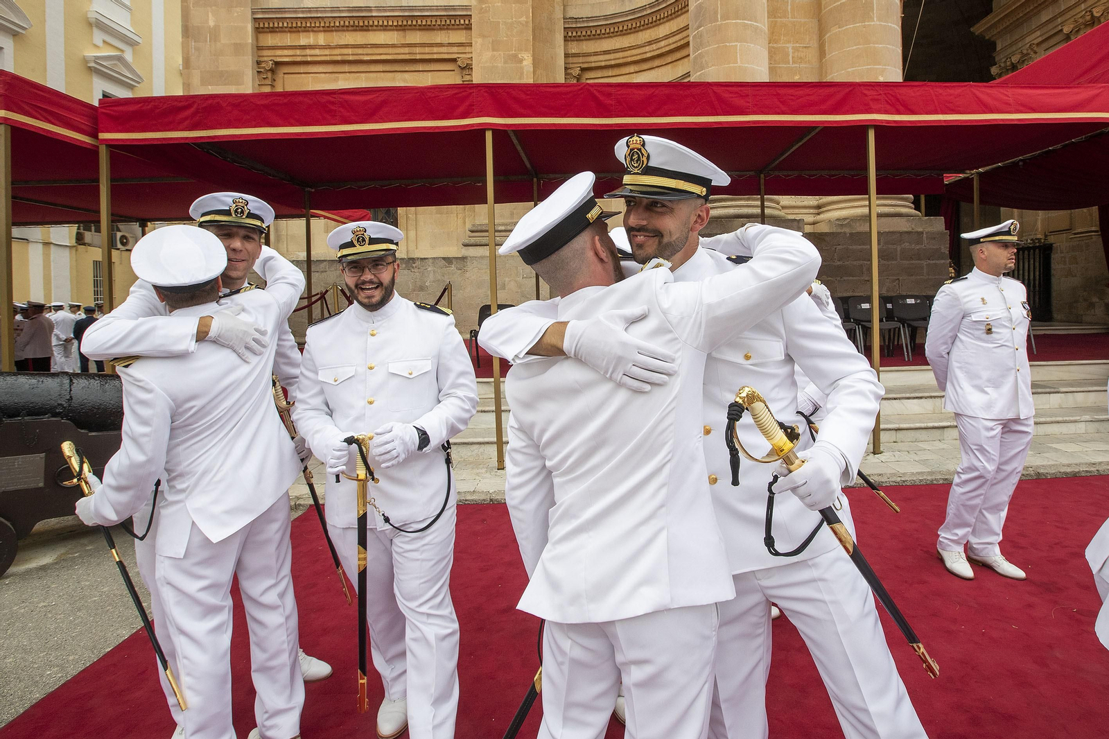 Las imágenes de la entrega de despachos en la Escuela de Suboficiales de la Armada