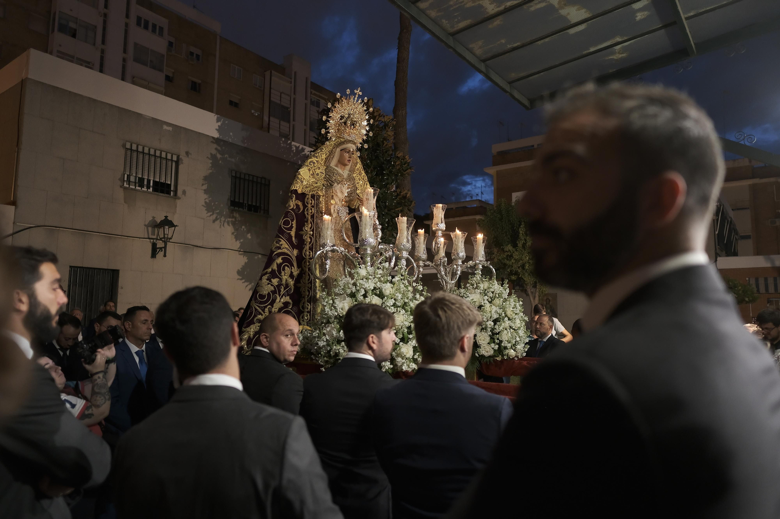 Las imágenes del rosario vespertino de la Virgen del Rosario de San Pablo