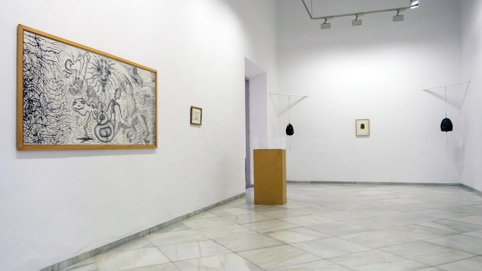 Vista general de la exposición 'Una carta al Universo' de Alberto Porta / Zush / Evru en Rafael Ortiz.