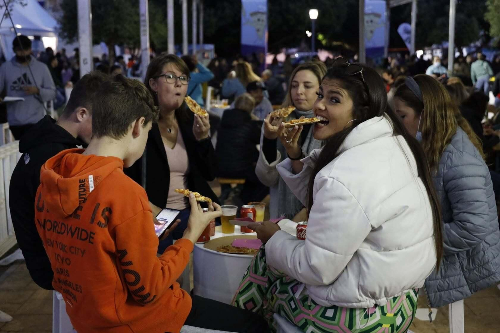 Un momento de la noche inaugural del III Festival de la Pizza de Rota.