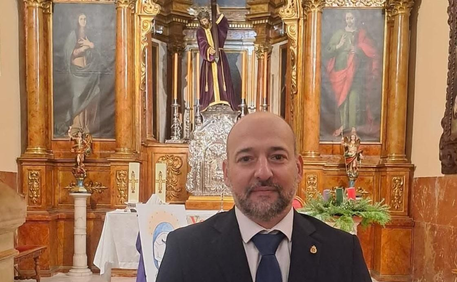 José Manuel Moreno posa ante Nuestro Padre Jesús Nazareno. José Manuel Moreno posa ante Nuestro Padre Jesús Nazareno.