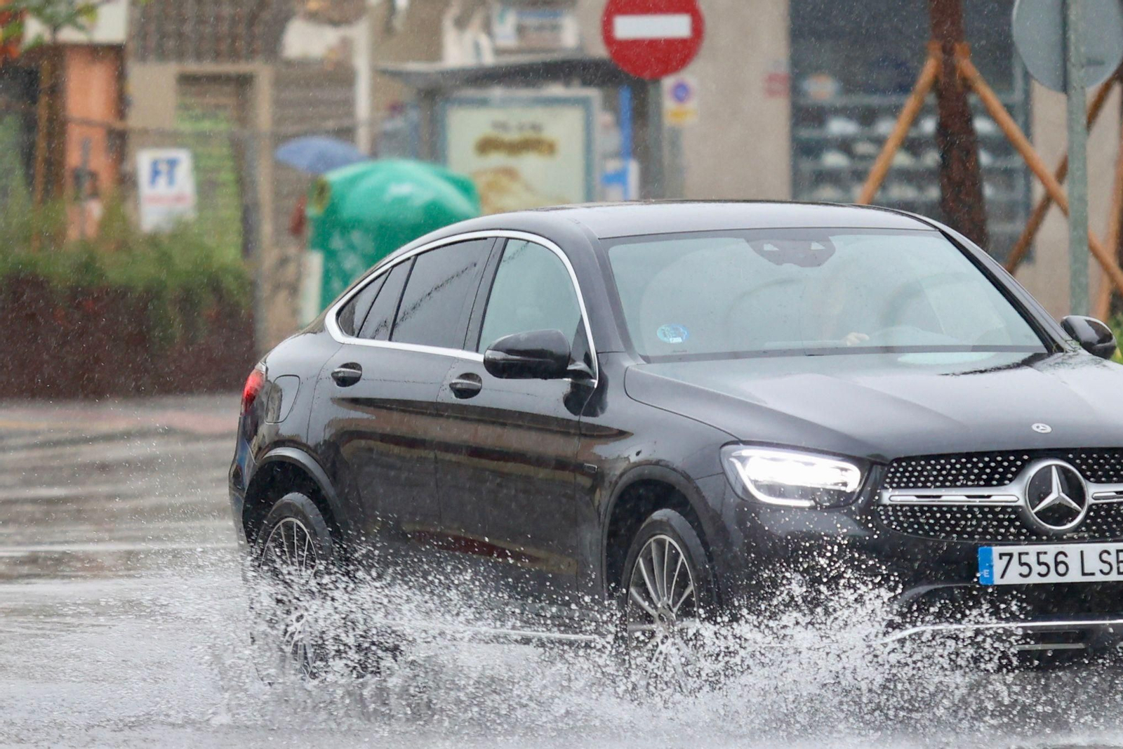 Muchas calles de la capital acumularon bolsas de agua.