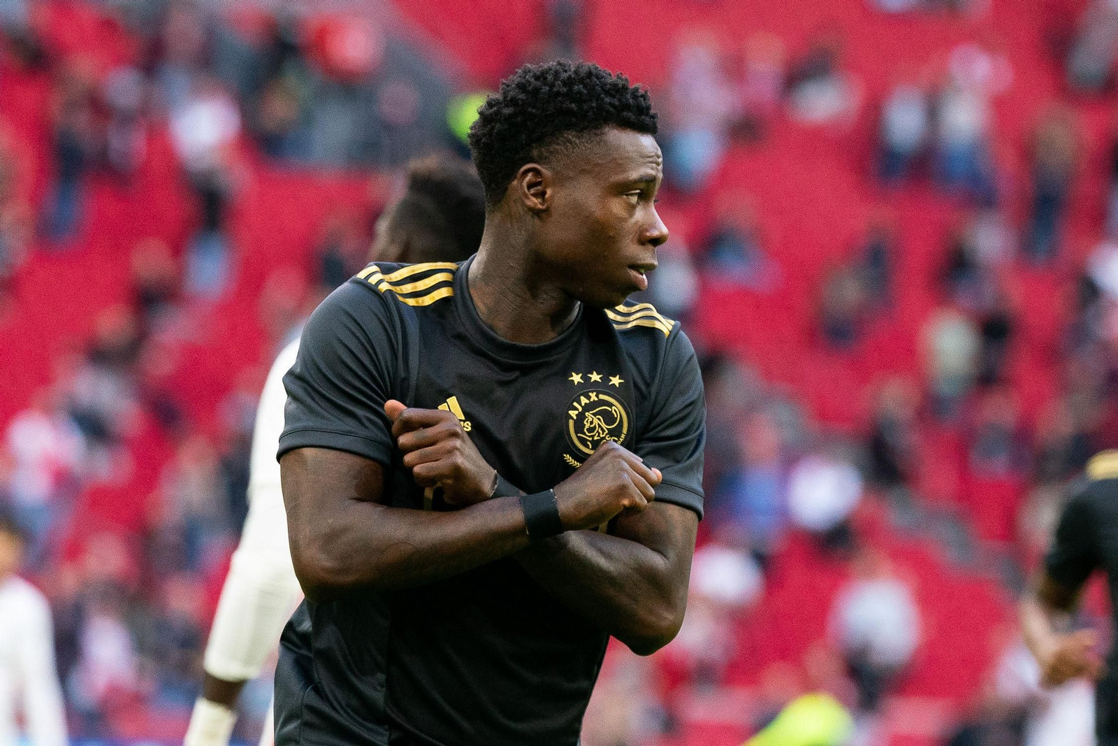 Quincy Promes celebra un gol en el Johan Cruyff Arena con Holanda.
