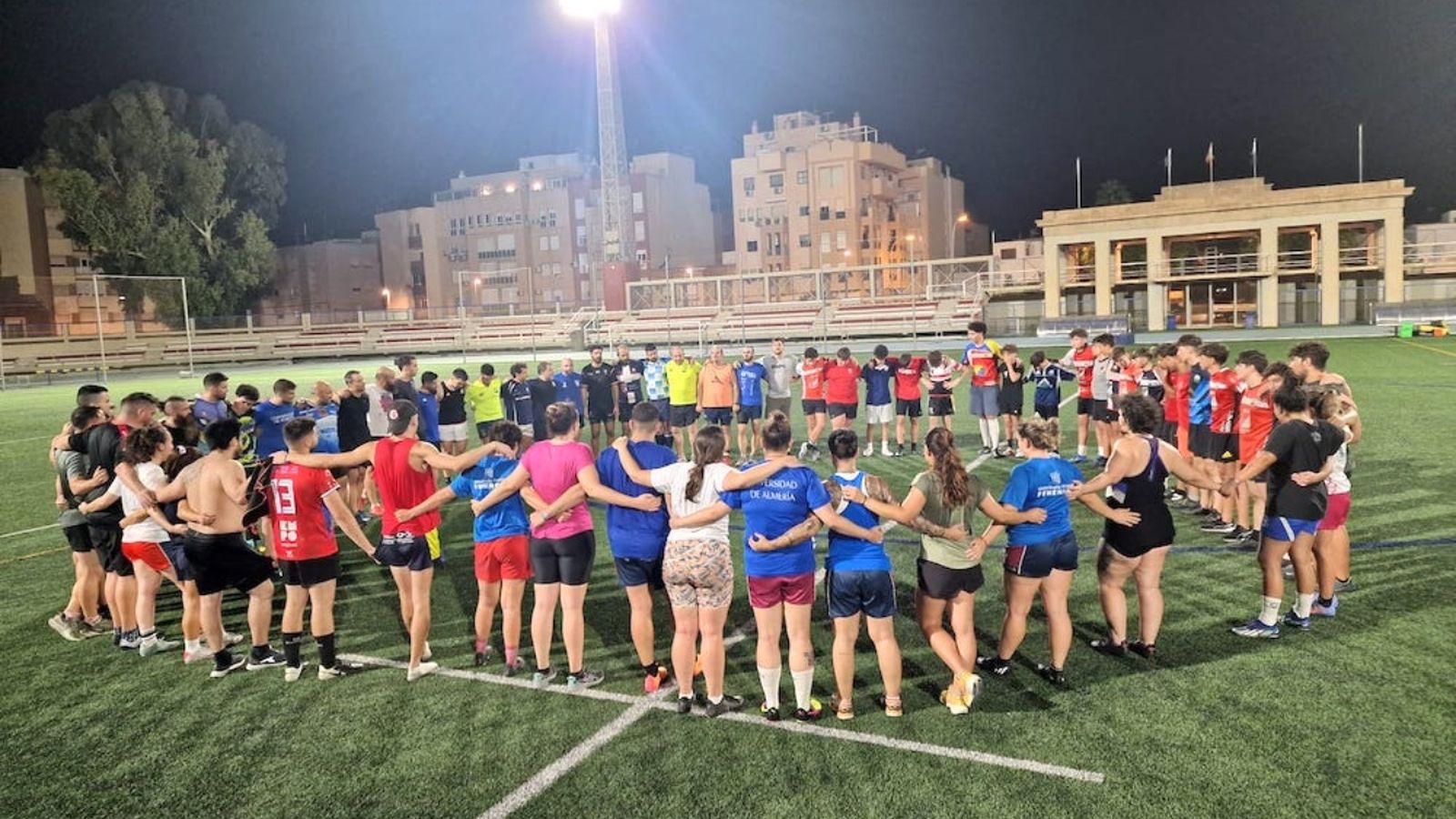 El grupo se une en el último entrenamiento celebrado en el Estadio de La Juventud 'Emilio Campra'.
