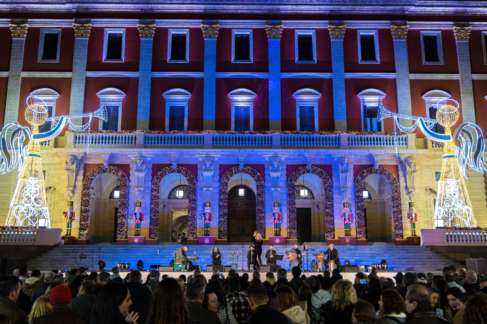 Doble sesión de zambombas navideñas en la plaza del Rey de San Fernando