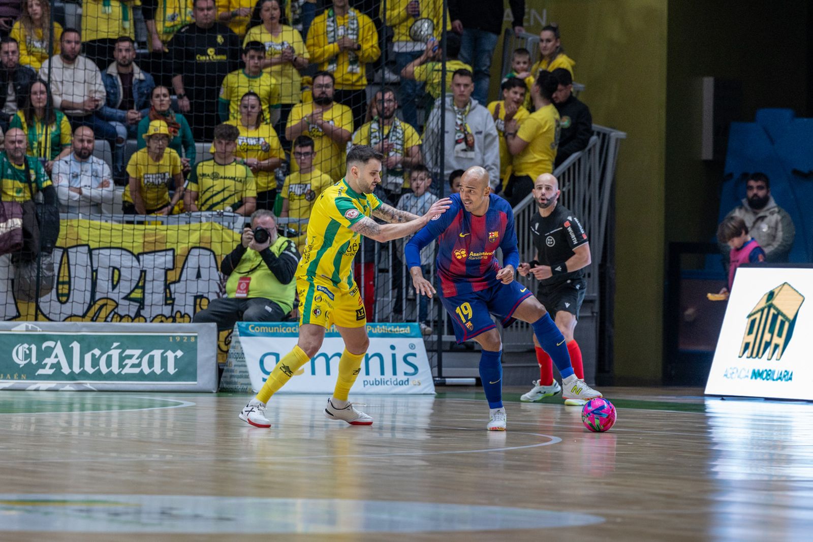 Las mejores imágenes del espectacular encuentro entre Jaén Paraíso Interior FS y Barça (3-3)