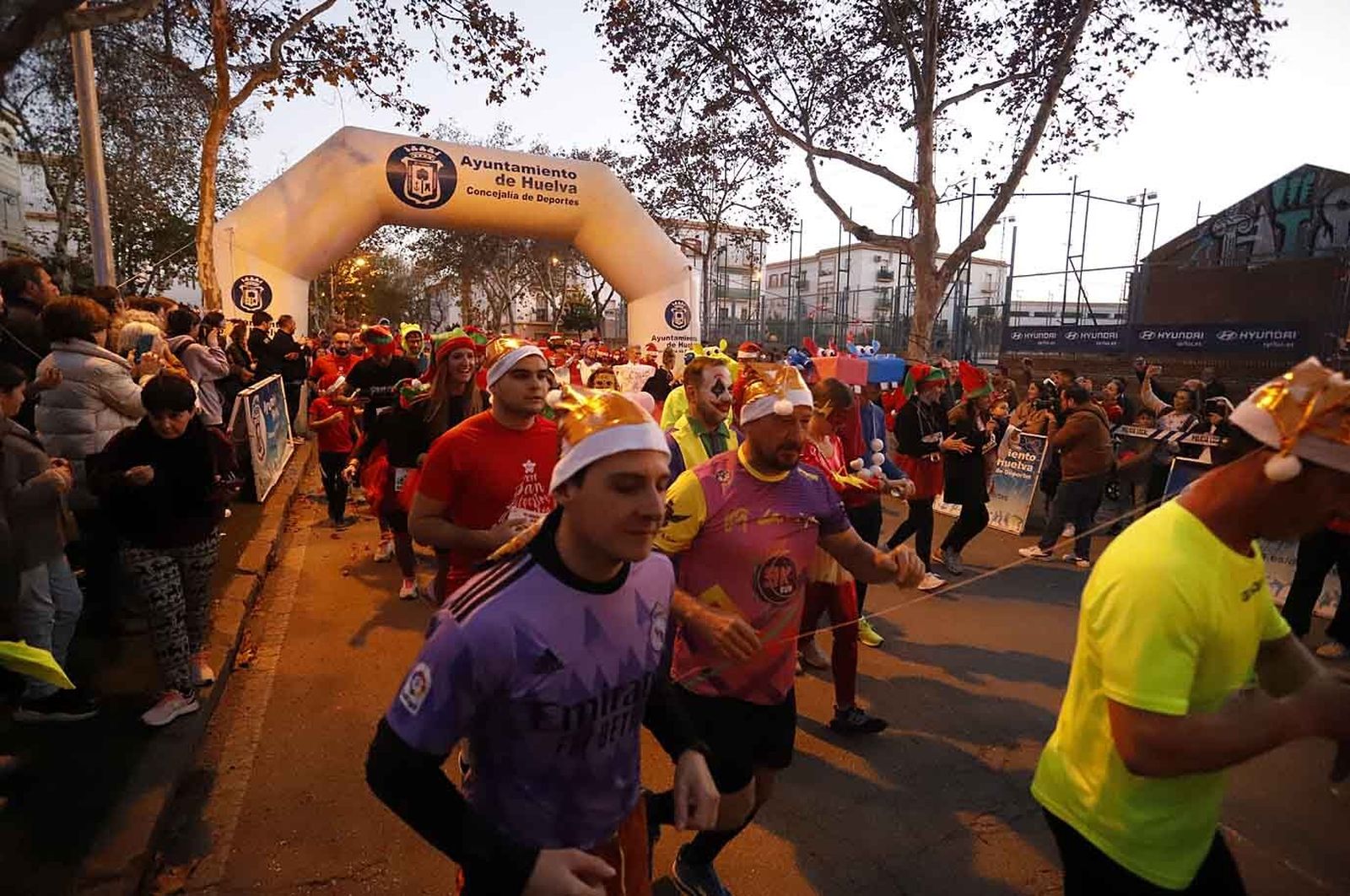 Imágenes de la carrera de San Silvestre en Huelva