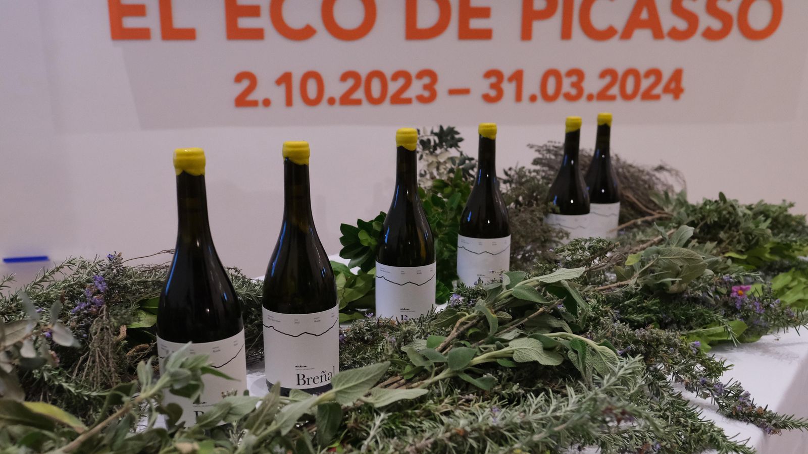 Romero, tomillo, retamas y jaras están muy presentes en su aroma.