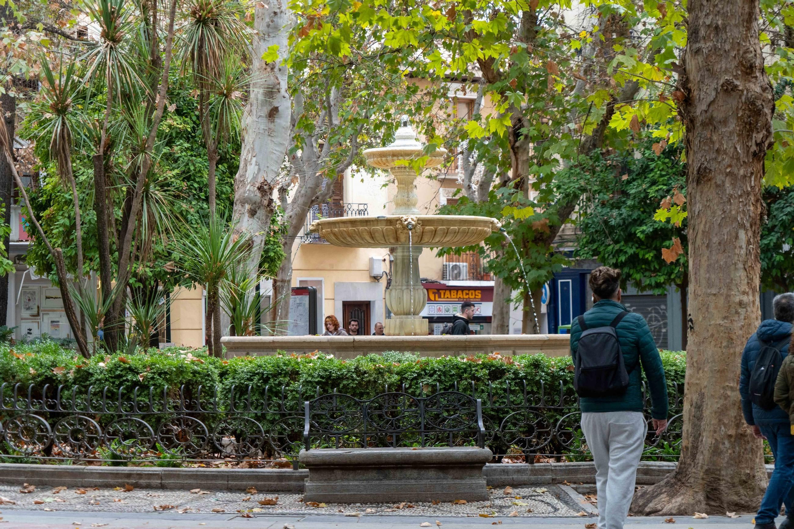La fuente situada en el centro de la Plaza de la Trinidad.