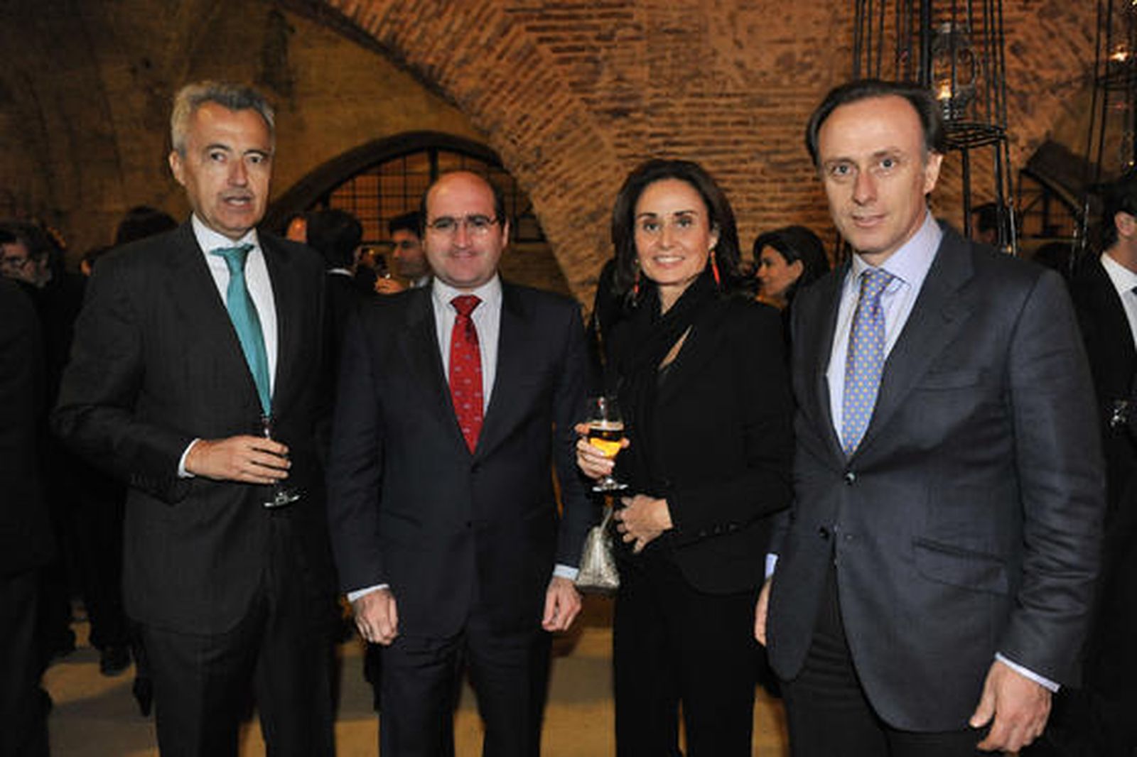 El notario Pablo Gutiérrez-Alviz; José Uceda, director del Área Financiera del Grupo Joly; Concha Velasco, y Jaime Tovar, director de Producción del Grupo Joly. / Juan Carlos Vázquez