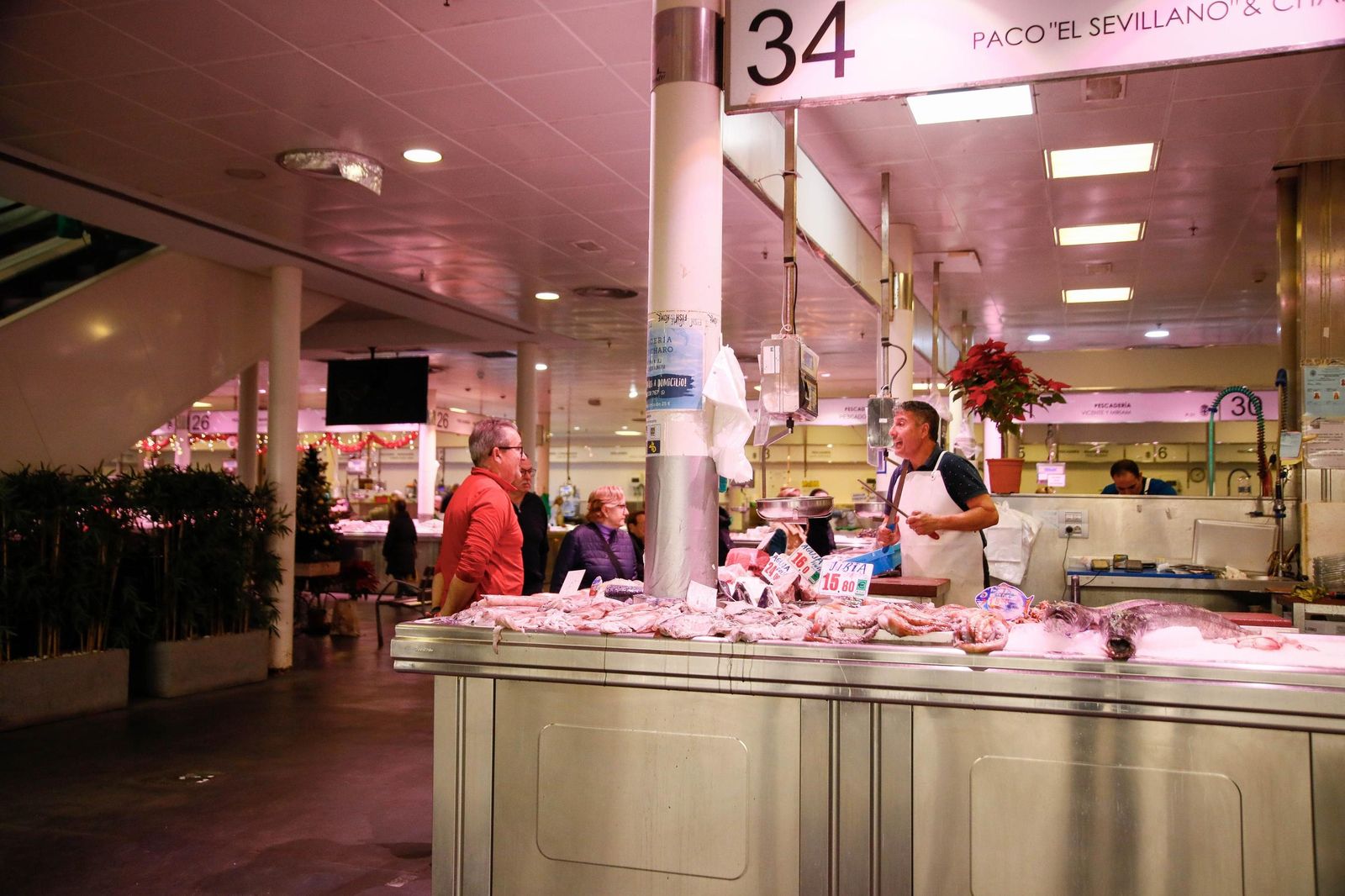 Puesto de pescado en el Mercado de Almería.