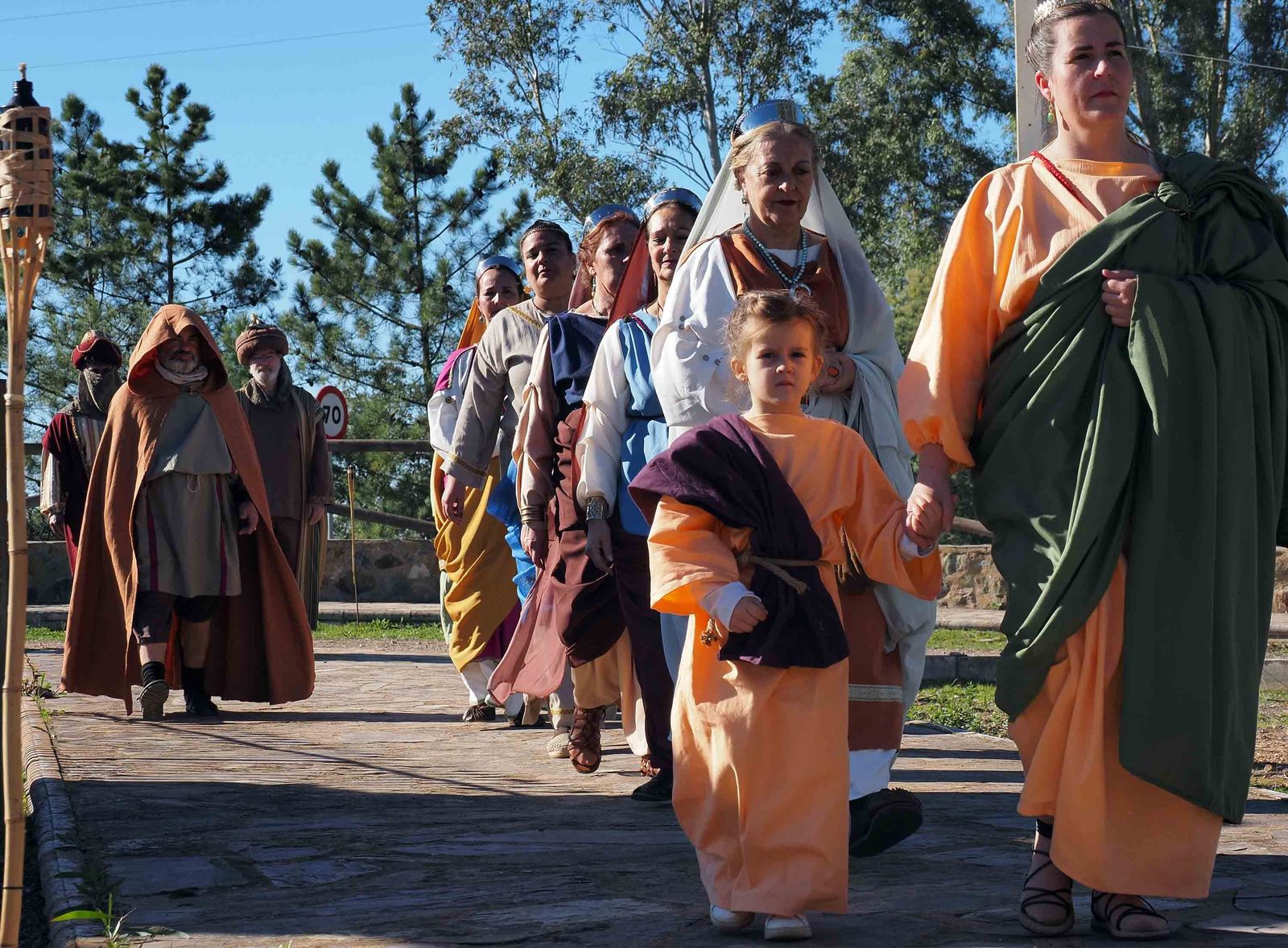 Las mejores imágenes de la recreación en Tharsis de la llegada del oro que llevarán los Reyes Magos a Belén