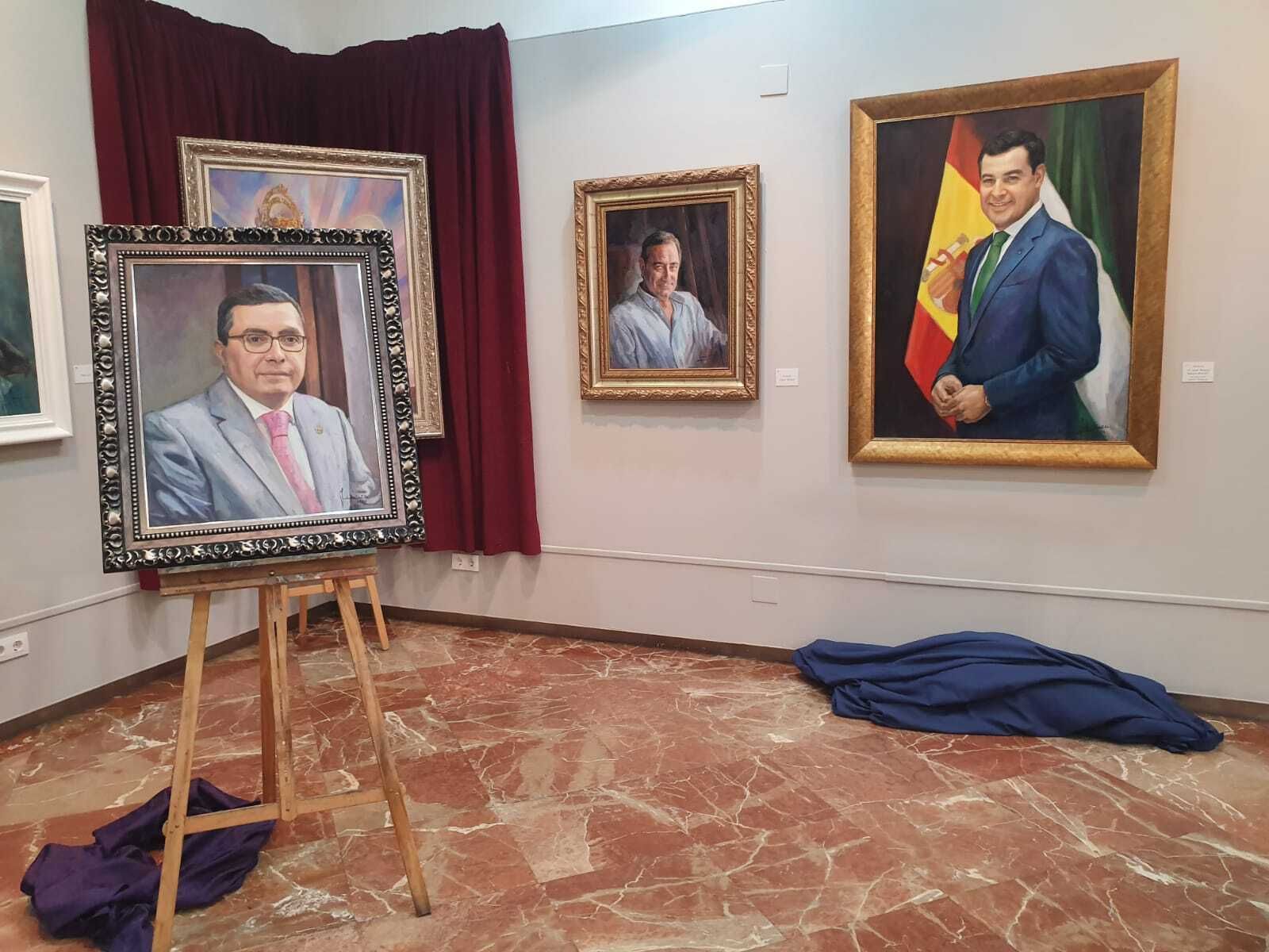 Algunos de los retratos presentes en el Círculo Mercantil con motivo de la exposición 'Esencia y Esperanza' de Isabel Castilla.
